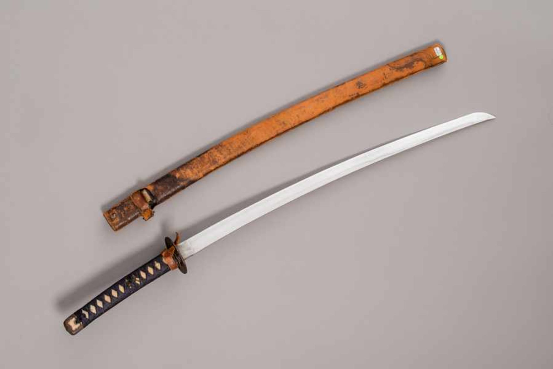 MOUNTED KATANA Japan, Edo, ca. 18th centuryBlade: Iorimune with shinogizukuri, masame-hada, gunome- - Image 2 of 6