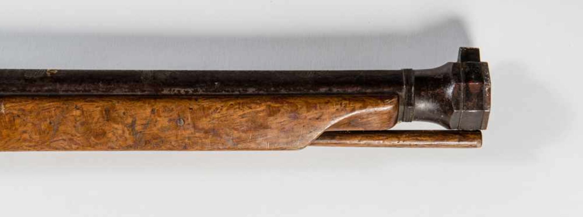 A JAPANESE TANEGASHIMA MATCHLOCK RIFLE Wood, steel, brass. Japan, Edo period, likely 17th - Image 4 of 9