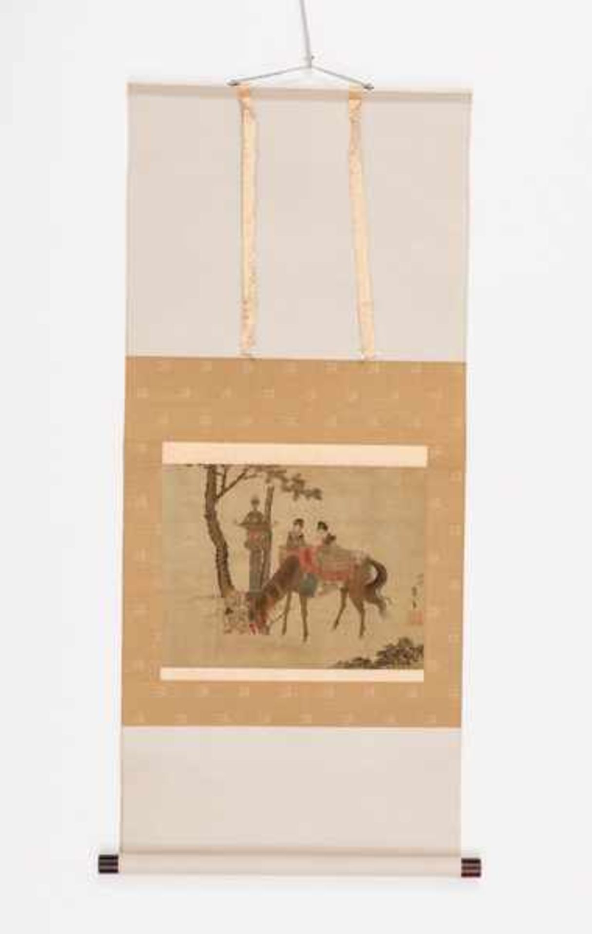 A TATEMONO IN THE STYLE OF HOKUSAI OF BIJIN ON HORSEBACK Tatemono painting with colors on silk. - Image 2 of 3