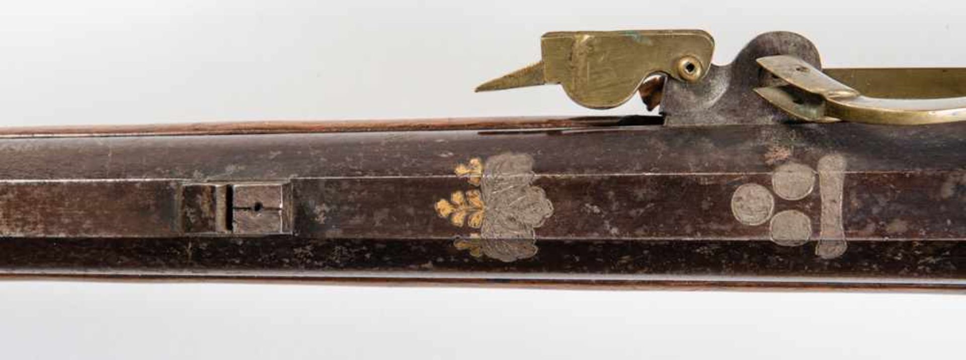 A JAPANESE TANEGASHIMA MATCHLOCK RIFLE Wood, steel, brass. Japan, Edo period, likely 17th - Image 5 of 9