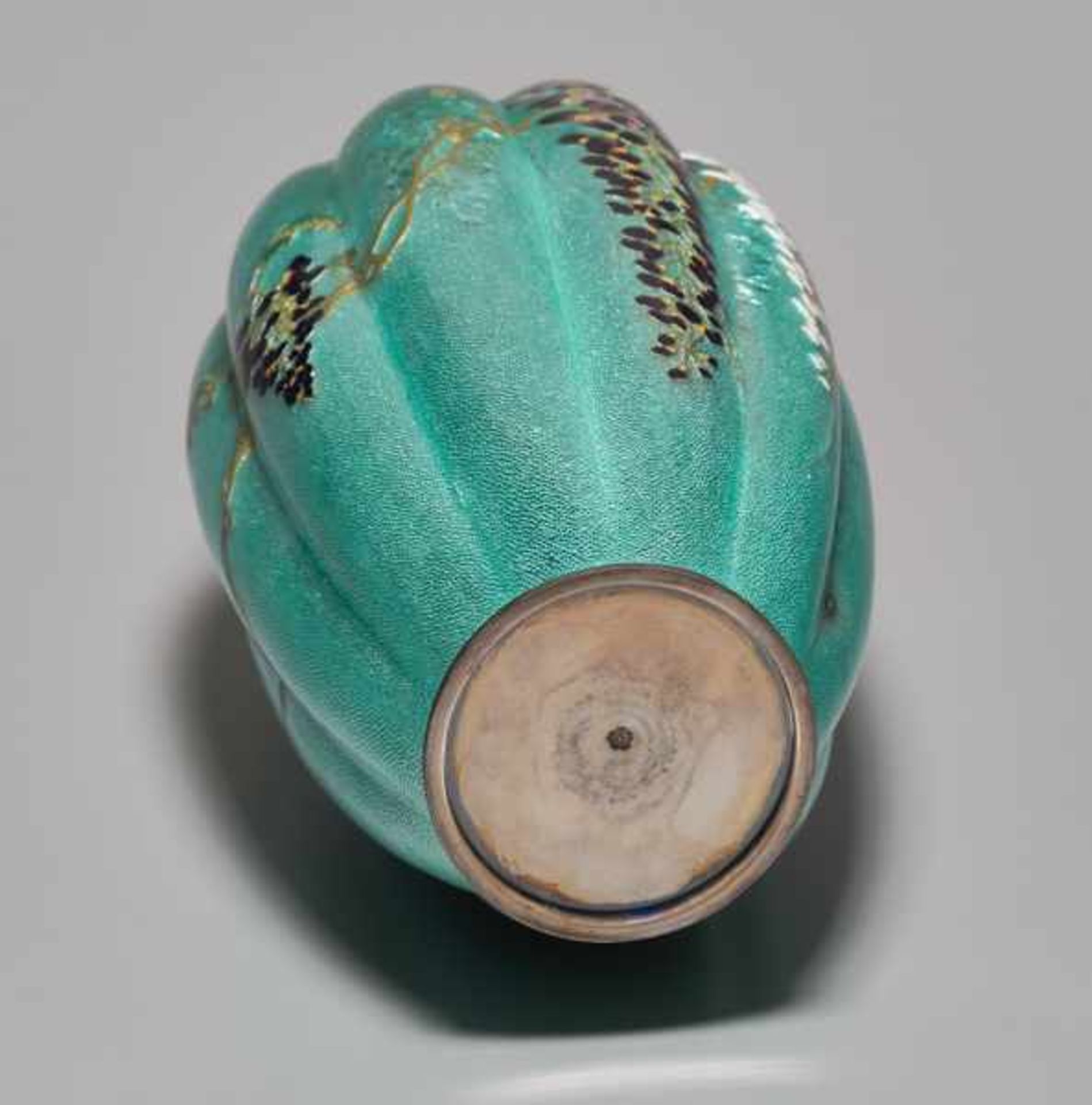 A GINBARI CLOISONNÉ VASE BY KUMENO TEITARO (1865-1939) Colored enamel with cloisonné on silver. - Image 7 of 7