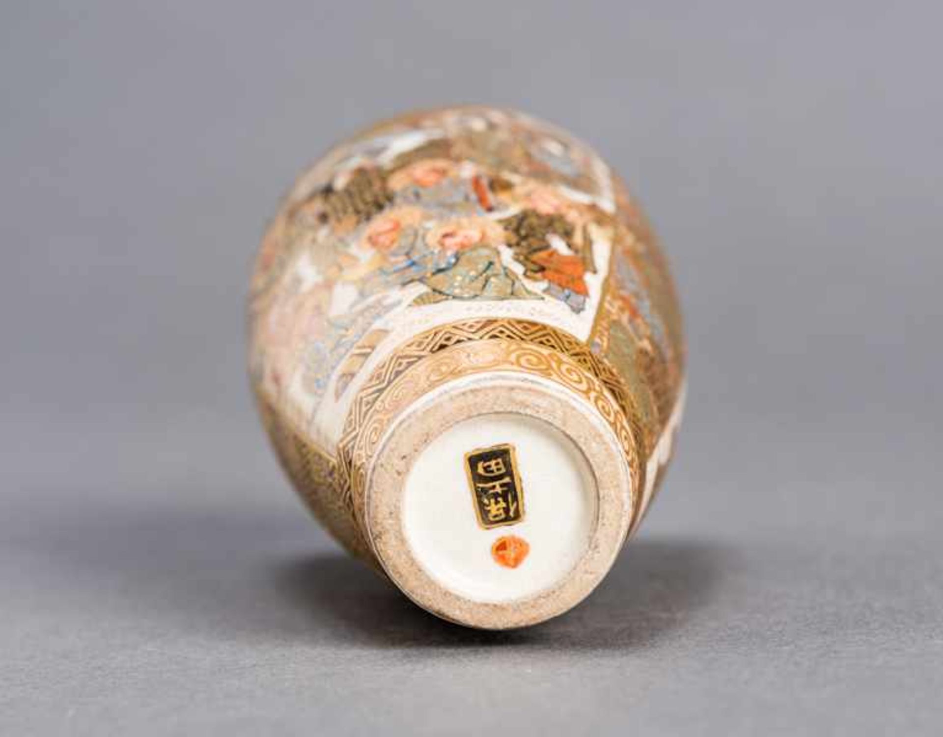 HODODA: A SMALL SATSUMA VASE WITH SAINTS Glazed ceramic with paint and gold. Japan, Meiji - Image 5 of 5