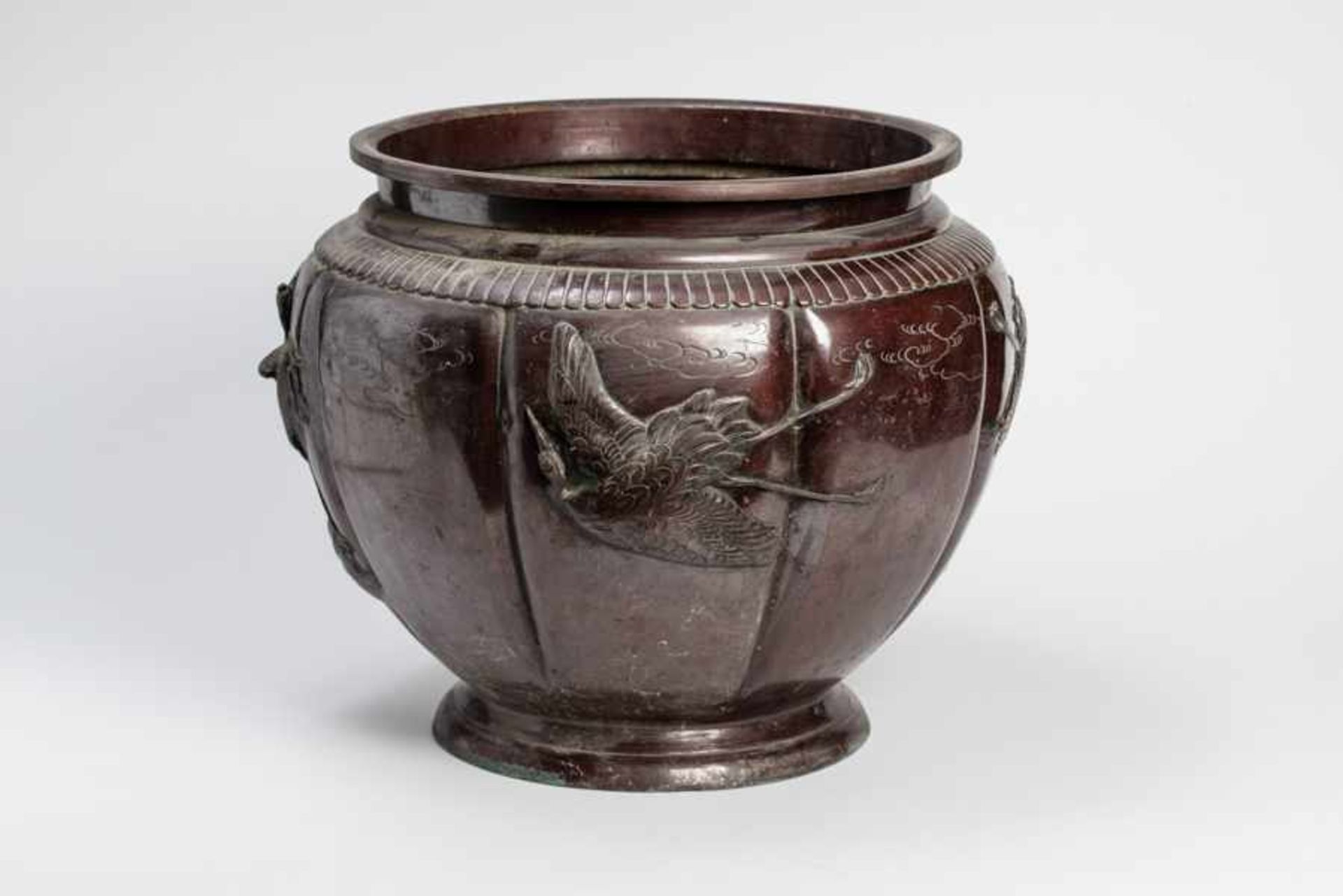 A LARGE BRONZE CACHEPOT WITH CRANES Bronze. Japan, Meiji periodOf globular form, in a reddishbrown - Image 4 of 5