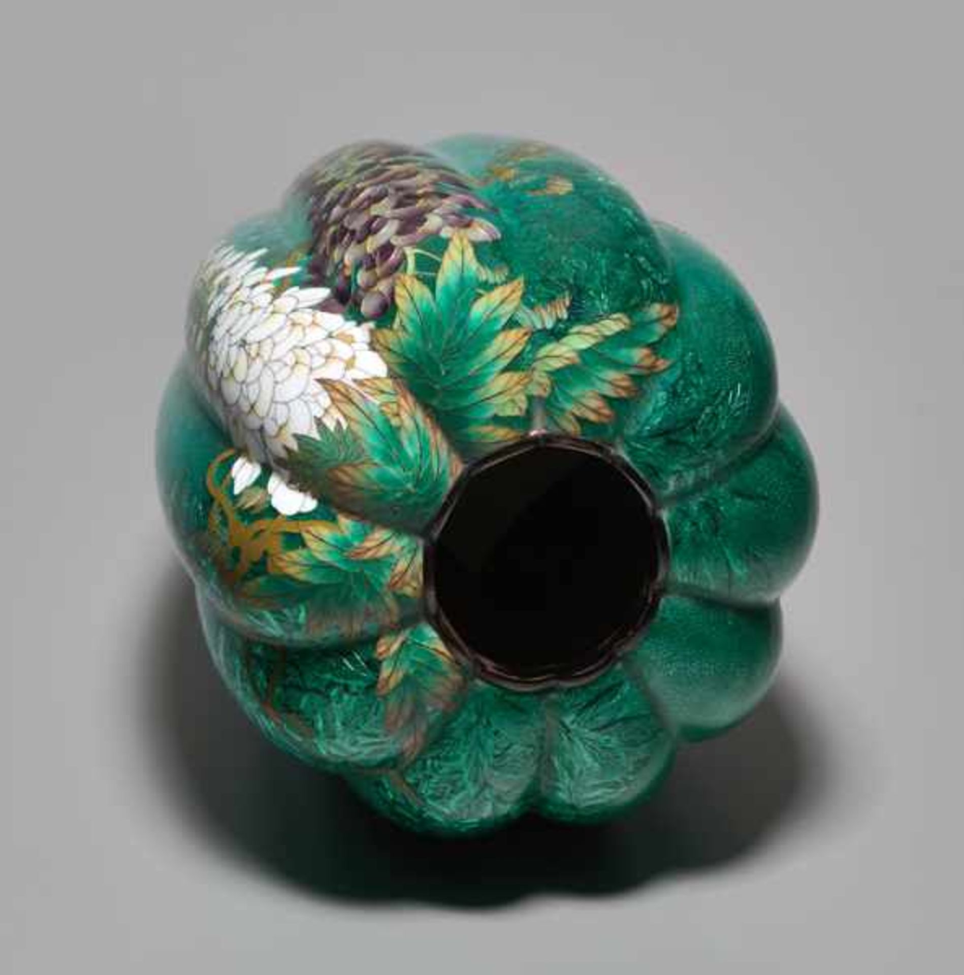 A GINBARI CLOISONNÉ VASE BY KUMENO TEITARO (1865-1939) Colored enamel with cloisonné on silver. - Image 6 of 7