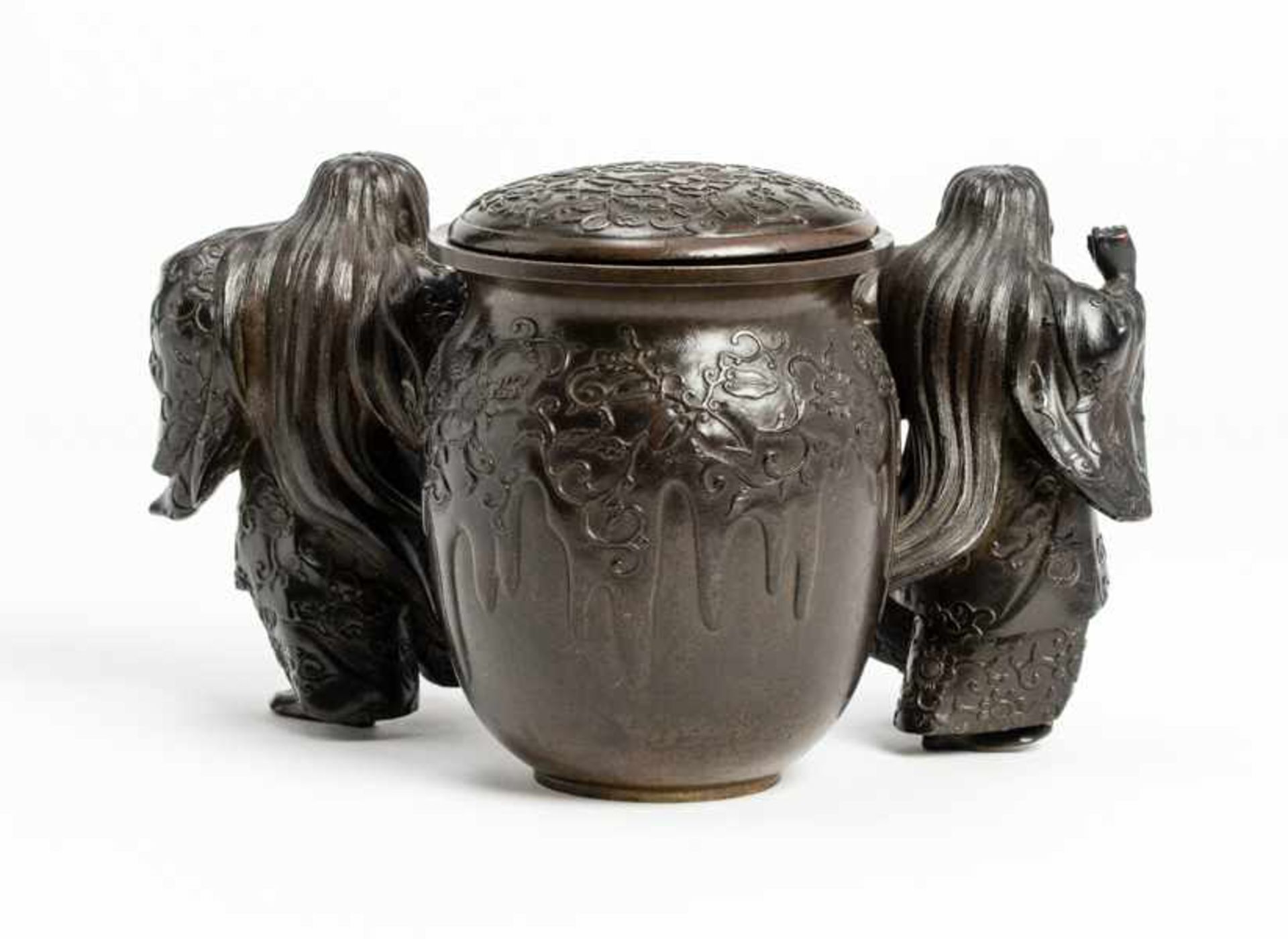 AN ORNATELY MODELLED BRONZE SHOJO LIDDED INCENSE BURNER Bronze. Japan, Meiji periodModelled as two - Image 6 of 8