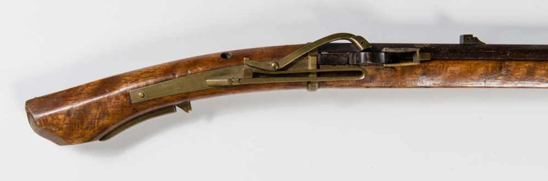 A JAPANESE TANEGASHIMA MATCHLOCK RIFLE Wood, steel, brass. Japan, Edo period, likely 17th - Image 3 of 9