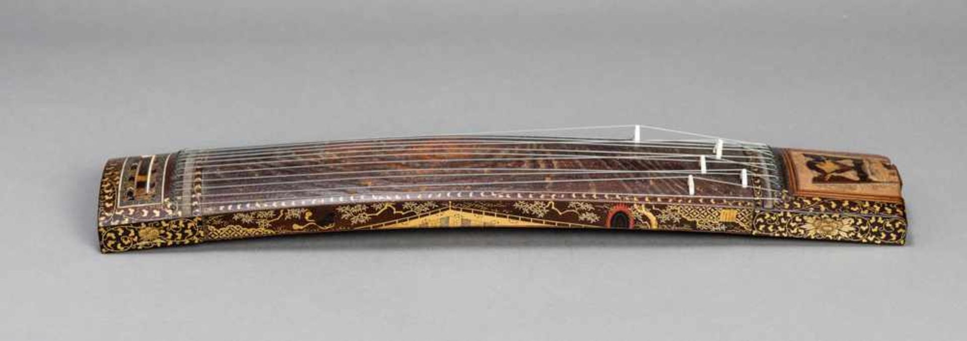 A FINE LACQUERED KOTO Wood, lacquer and bone. Japan, 19th centuryA traditional thirteen-string - Image 3 of 7