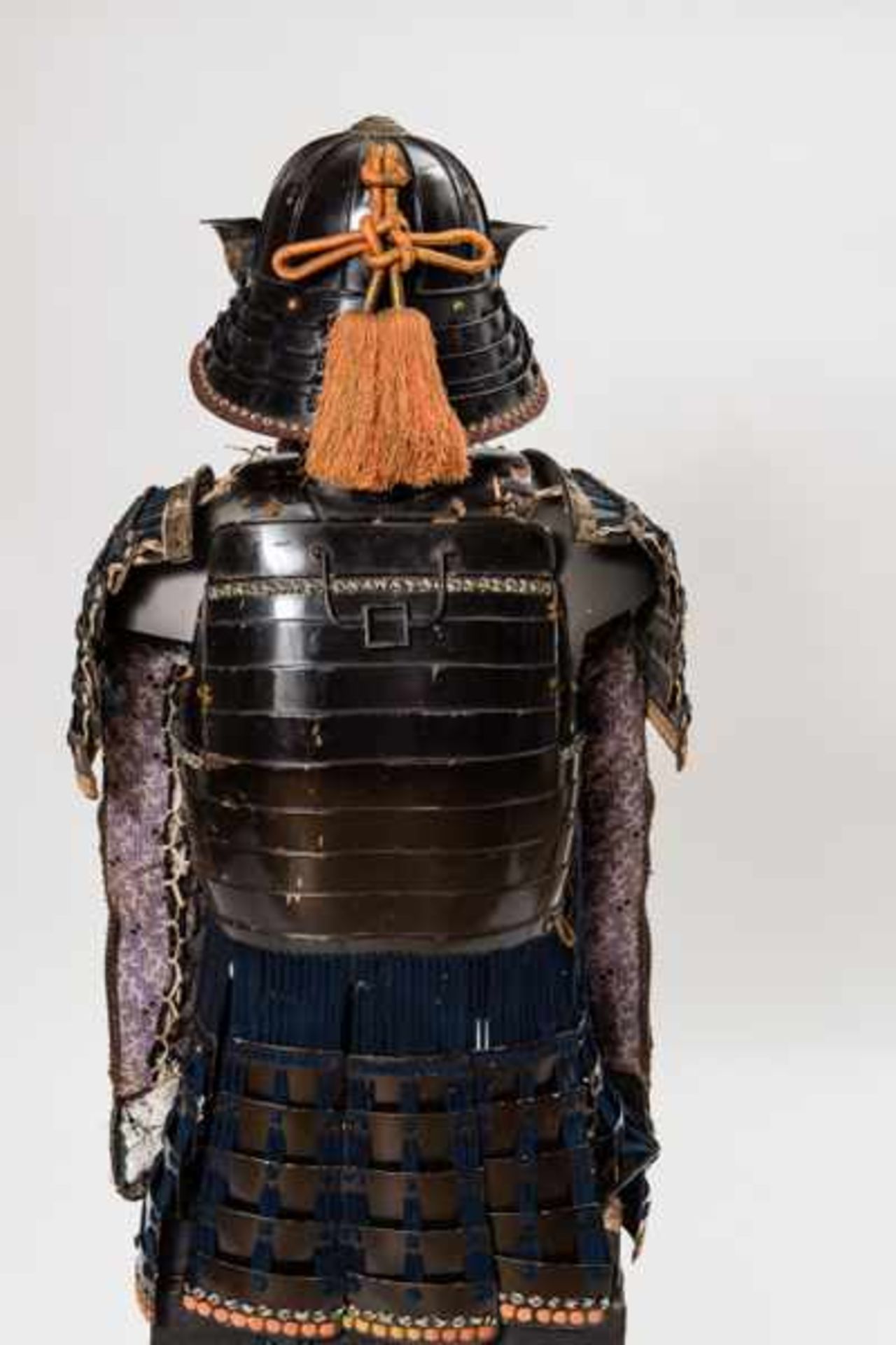 A SAMURAI ARMOUR WITH HELMET Iron, leather, alloys, fabric and diverse materials. Japan, Edo - Image 6 of 6