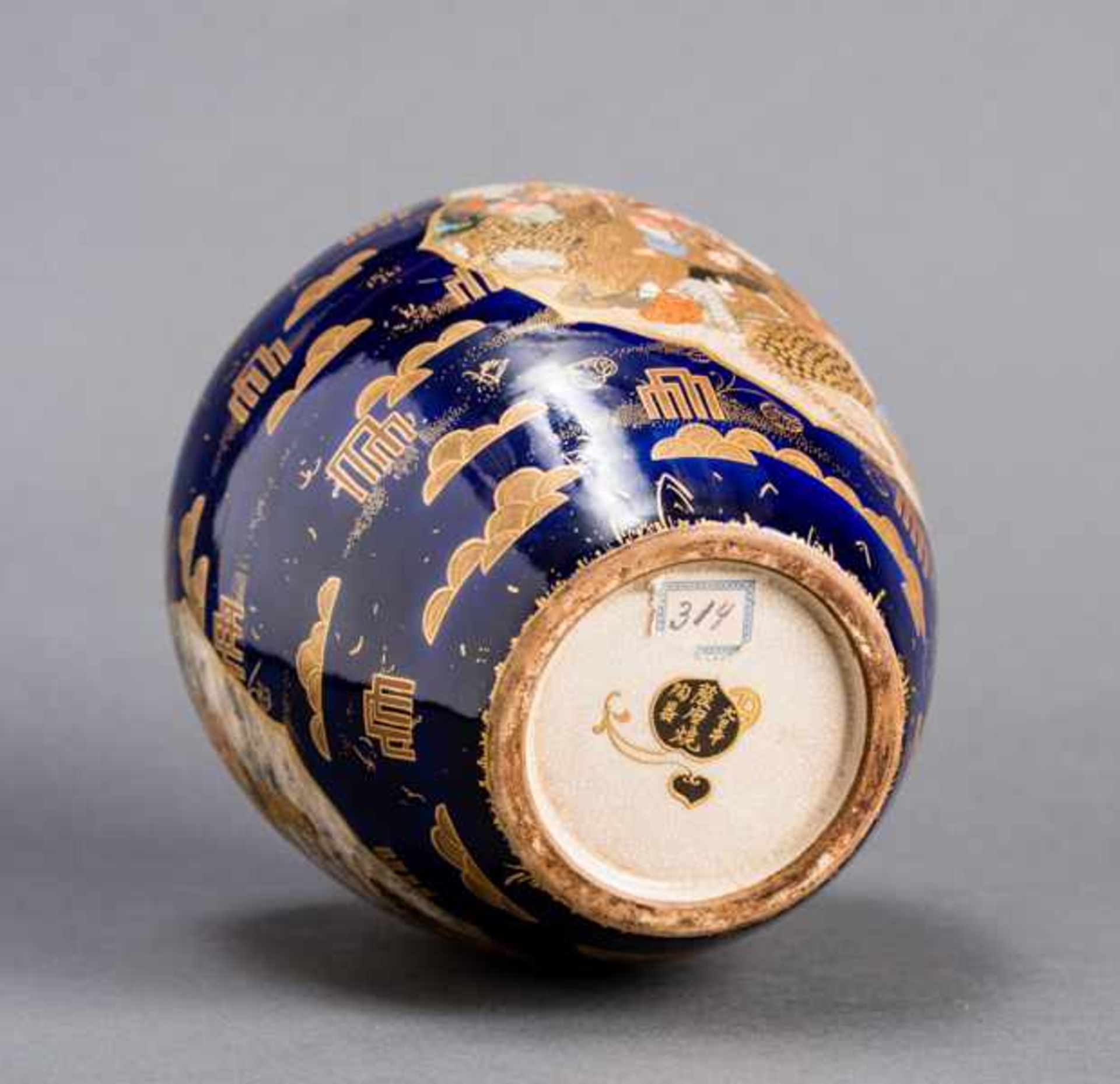 KENZAN: SATSUMA VASE WITH WISEMEN Glazed ceramic with paint and gold. Japan, Meiji periodOvoid - Image 6 of 6