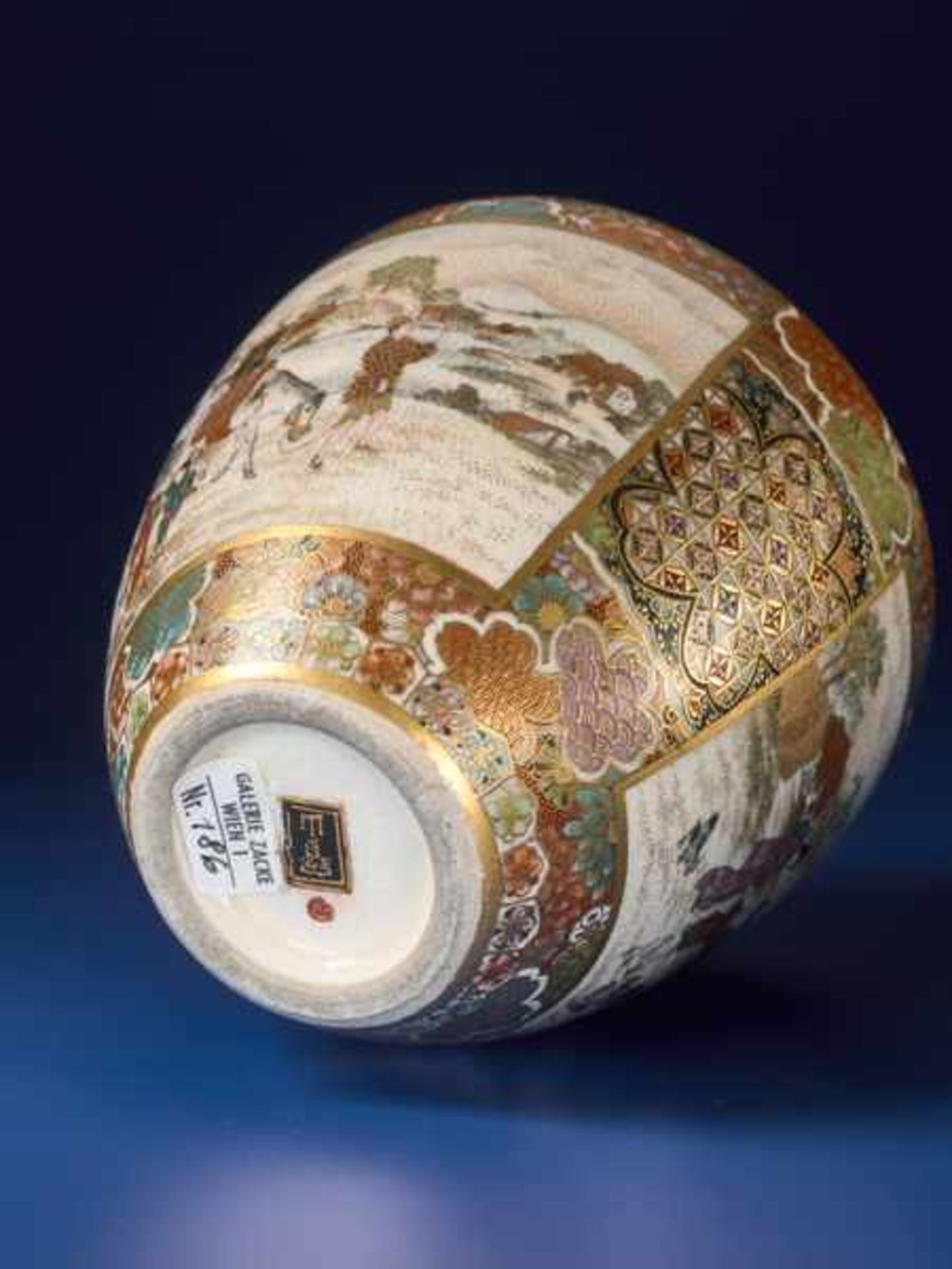 HOZAN: A SMALL SHOULDERED SATSUMA VASE Glazed ceramic with paint and gold. Japan, Meiji - Image 7 of 7