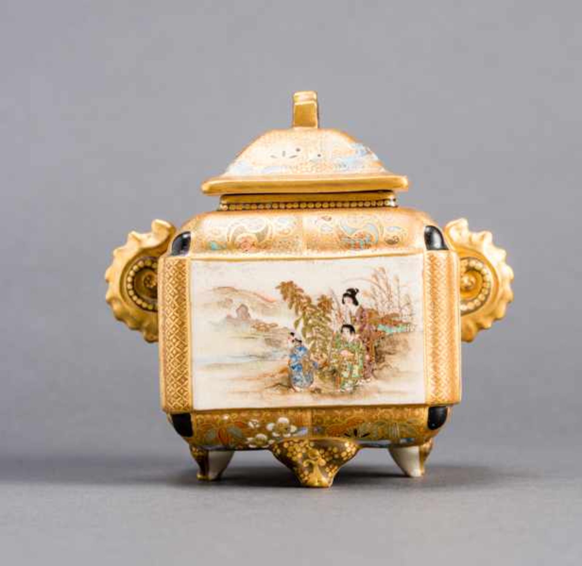 BIZAN: LANDSCAPES AND BEAUTIFUL LADIES Glazed ceramic with paint and gold. Japan, Meiji - Image 4 of 8
