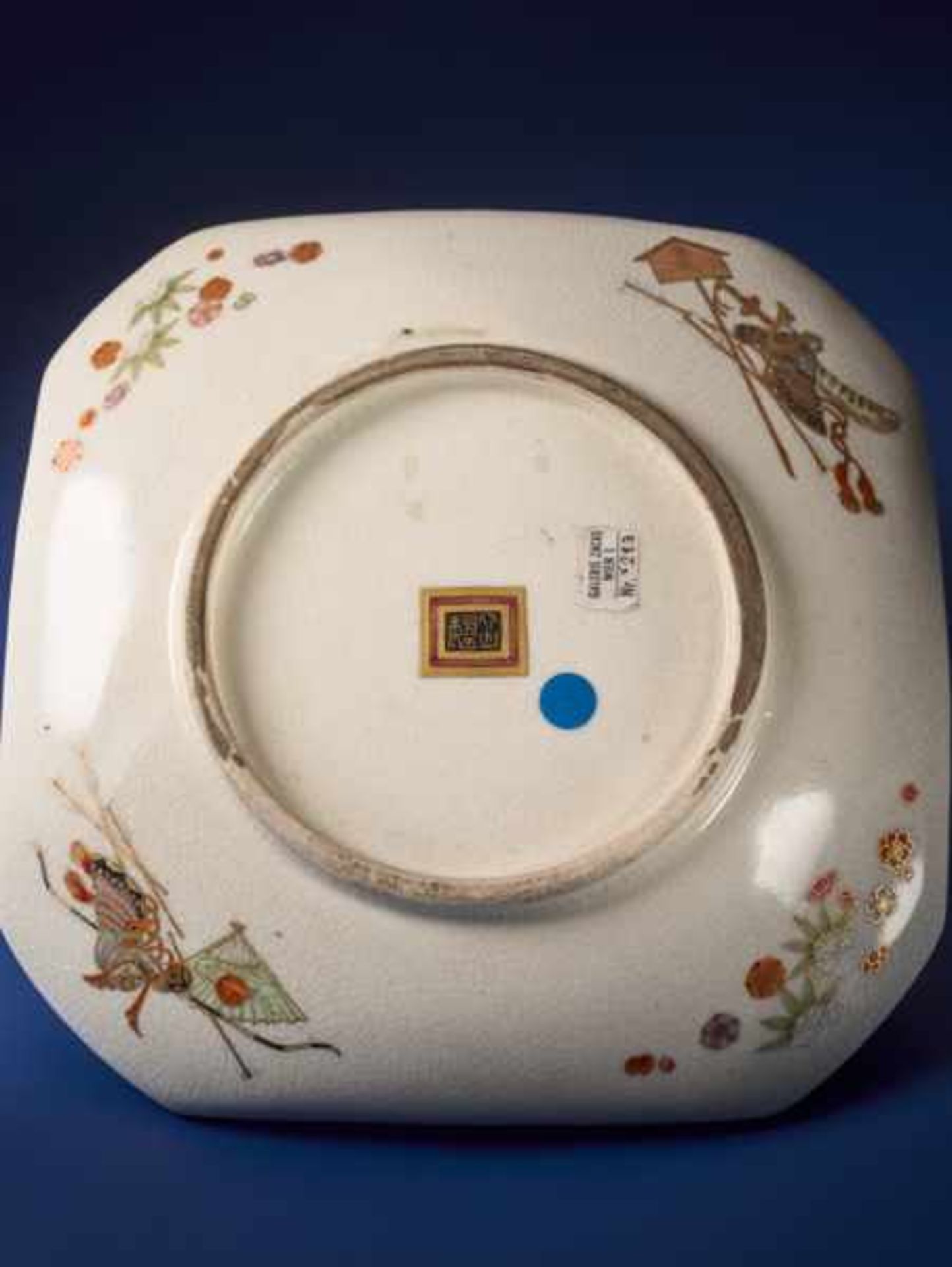 KINZAN: SATSUMA PLATE WITH PEACOCK Glazed ceramic with paint and gold. Japan, Meiji - Image 4 of 4