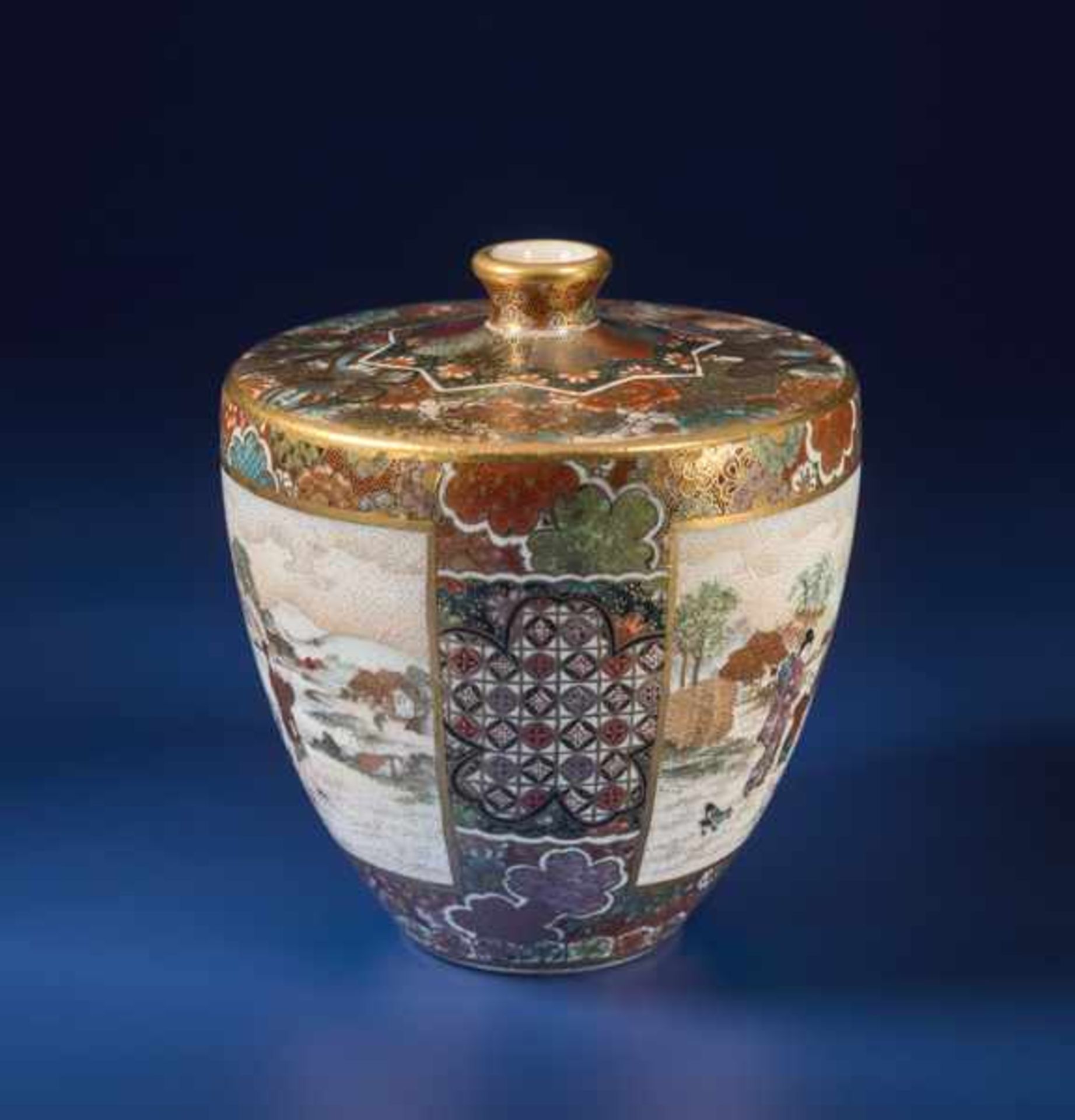 HOZAN: A SMALL SHOULDERED SATSUMA VASE Glazed ceramic with paint and gold. Japan, Meiji - Image 3 of 7