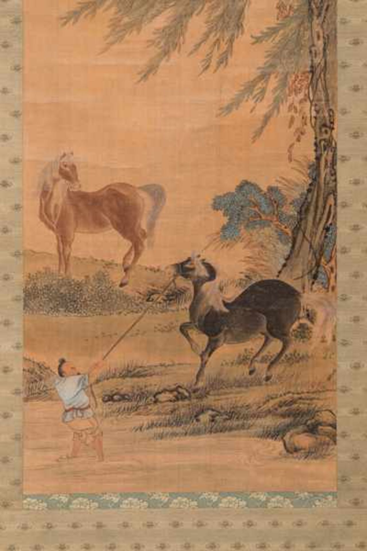 A KAKEMONO OF HORSES AND SERVANT UNDER A WILLOW Kakemono painting with colors on silk. Japan, 18th - Image 3 of 5