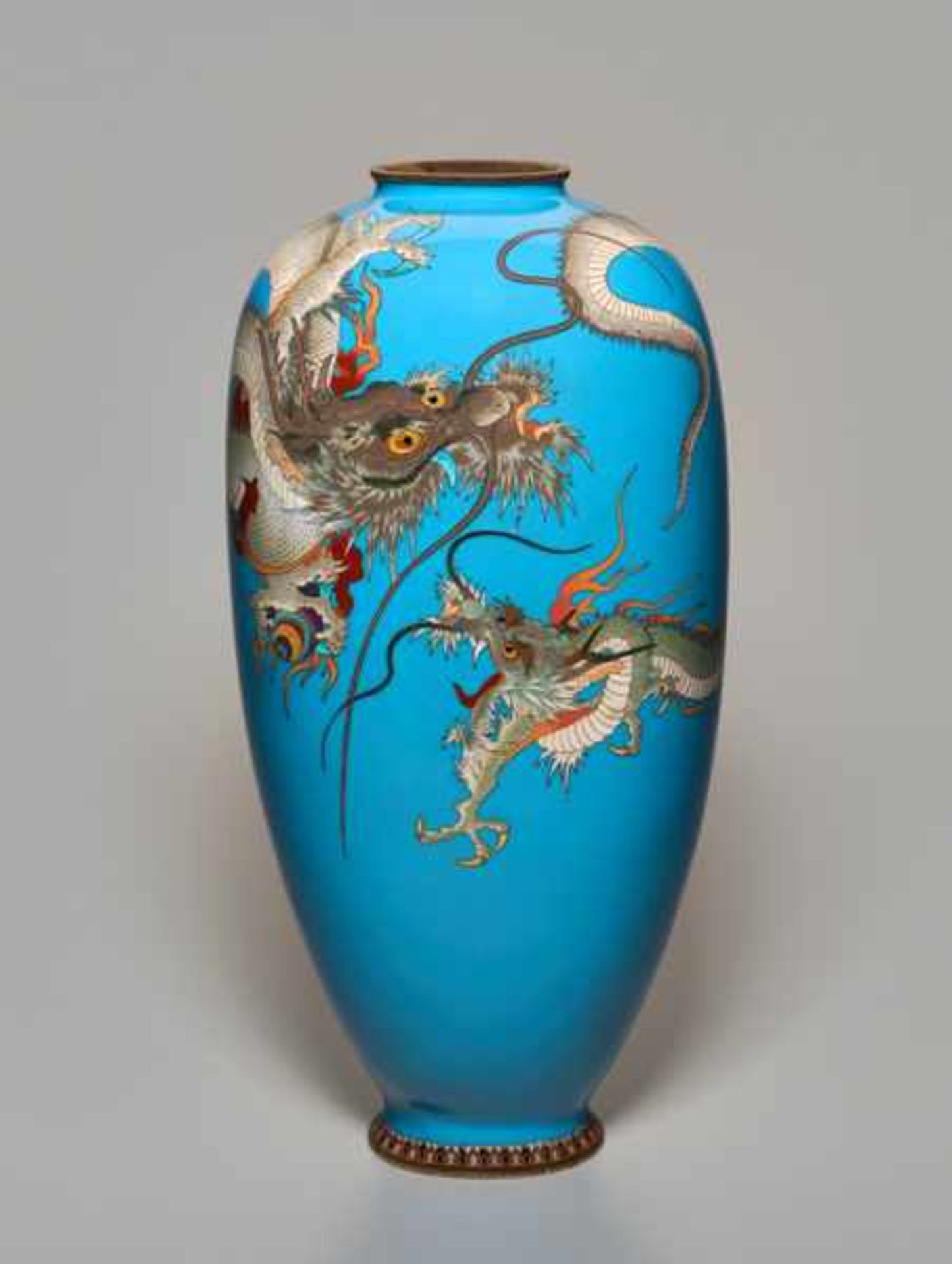 A CLOISONNÉ VASE WITH THREE DRAGONS Colored enamel cloisonné. Japan, Meiji periodThis vase shows