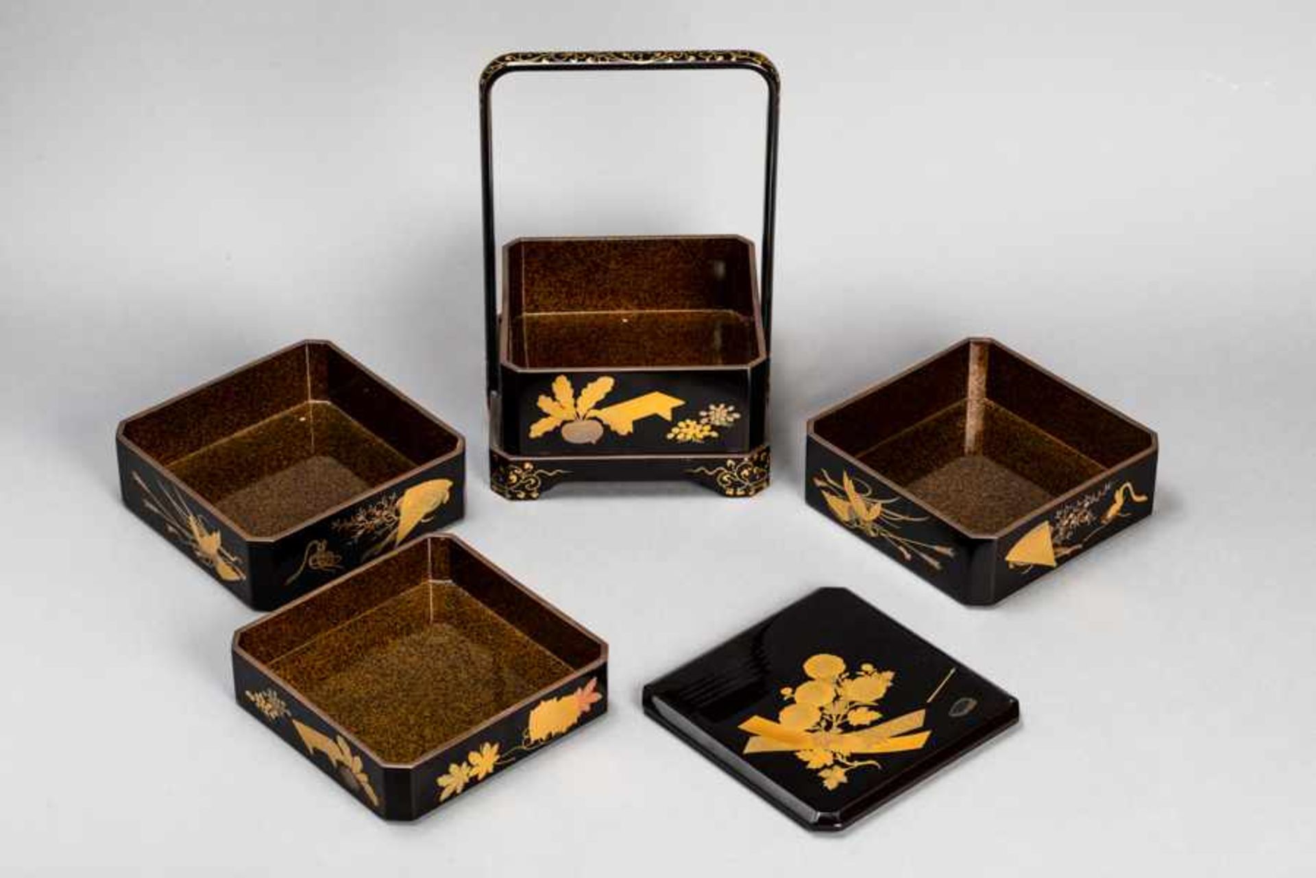 A BLACK LACQUER FOUR-TIER JUBAKO (CAKE BOX) AND COVER WITH A PORTABLE CASE Wood and lacquer. - Image 4 of 5