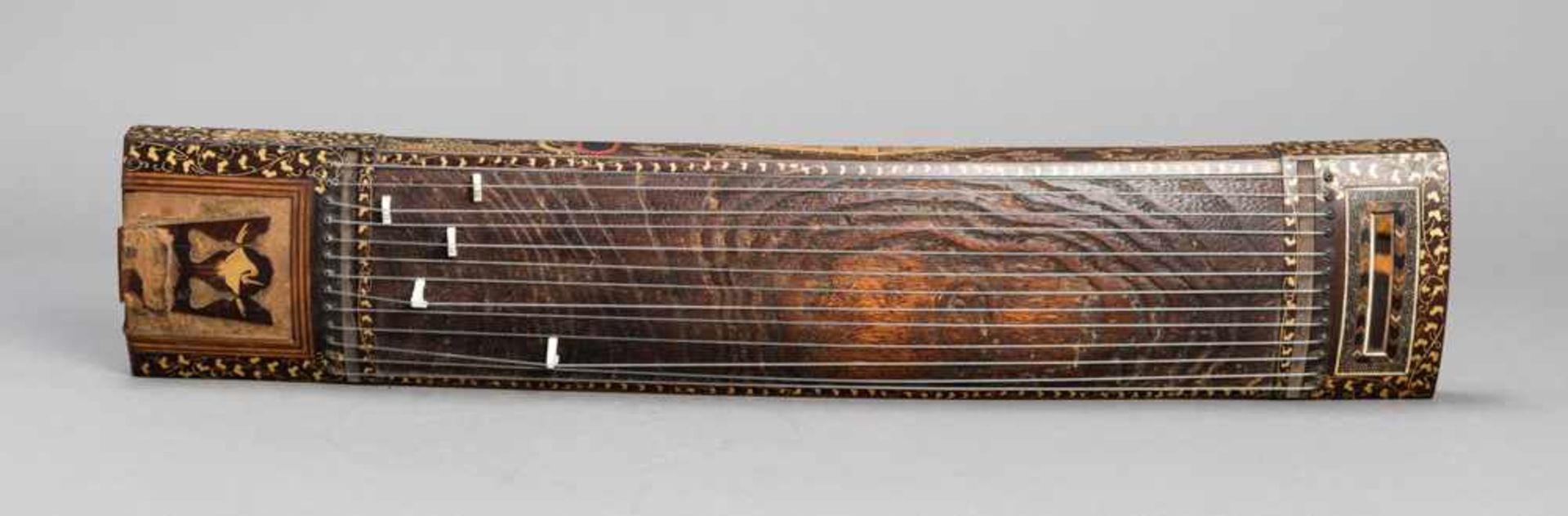 A FINE LACQUERED KOTO Wood, lacquer and bone. Japan, 19th centuryA traditional thirteen-string - Image 6 of 7