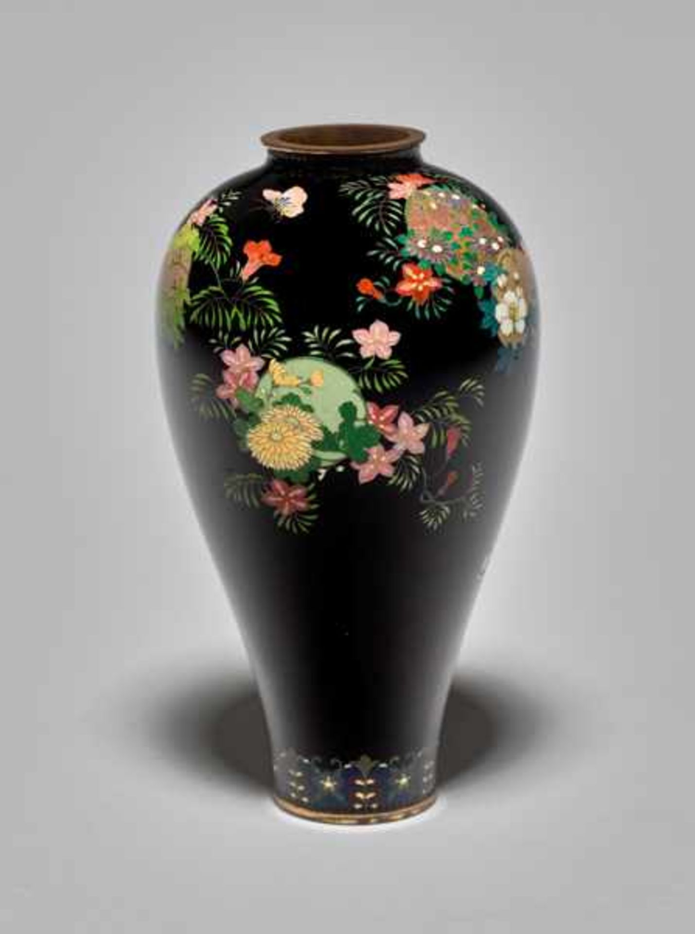 A SMALL CLOISONNÉ VASE BY NAMIKAWA YASUYUKI (1845-1927) Colored enamel cloisonné on silver. Japan, - Image 2 of 6