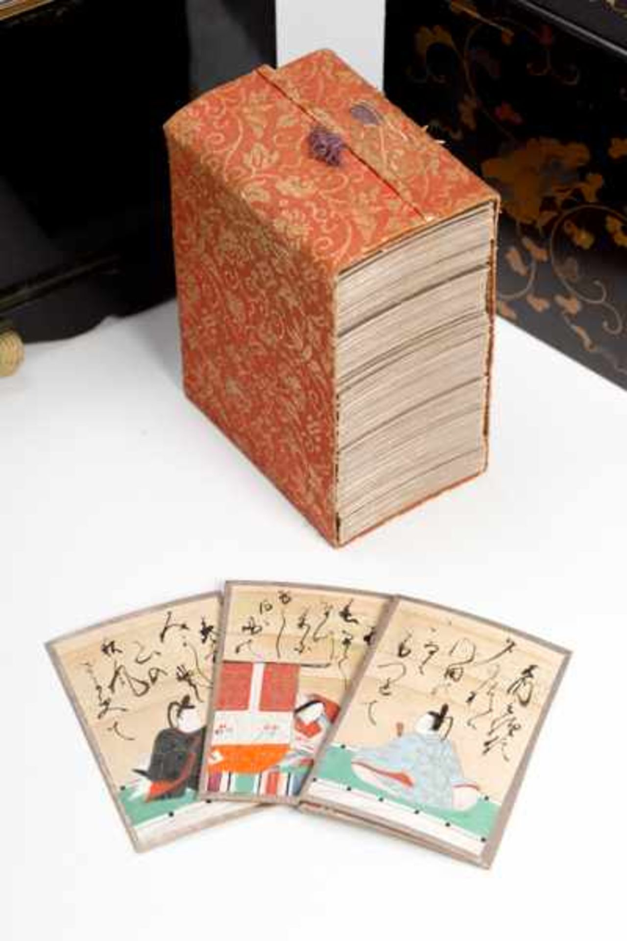 RARE SMALL BOX WITH UTAGARUTA PLAYING CARDS Lacquer, gold, silver and paint. Japan, 19th century - Image 3 of 7