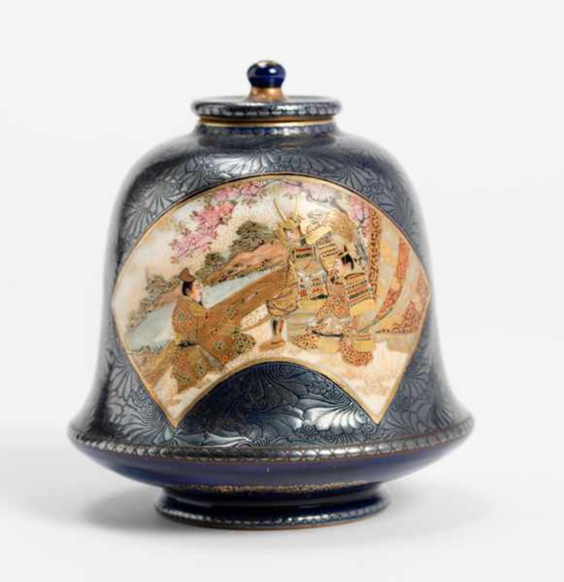 KINKOZAN: BELL-SHAPED LIDDED SATSUMA VESSEL Glazed ceramic with paint and gold. Japan, Meiji