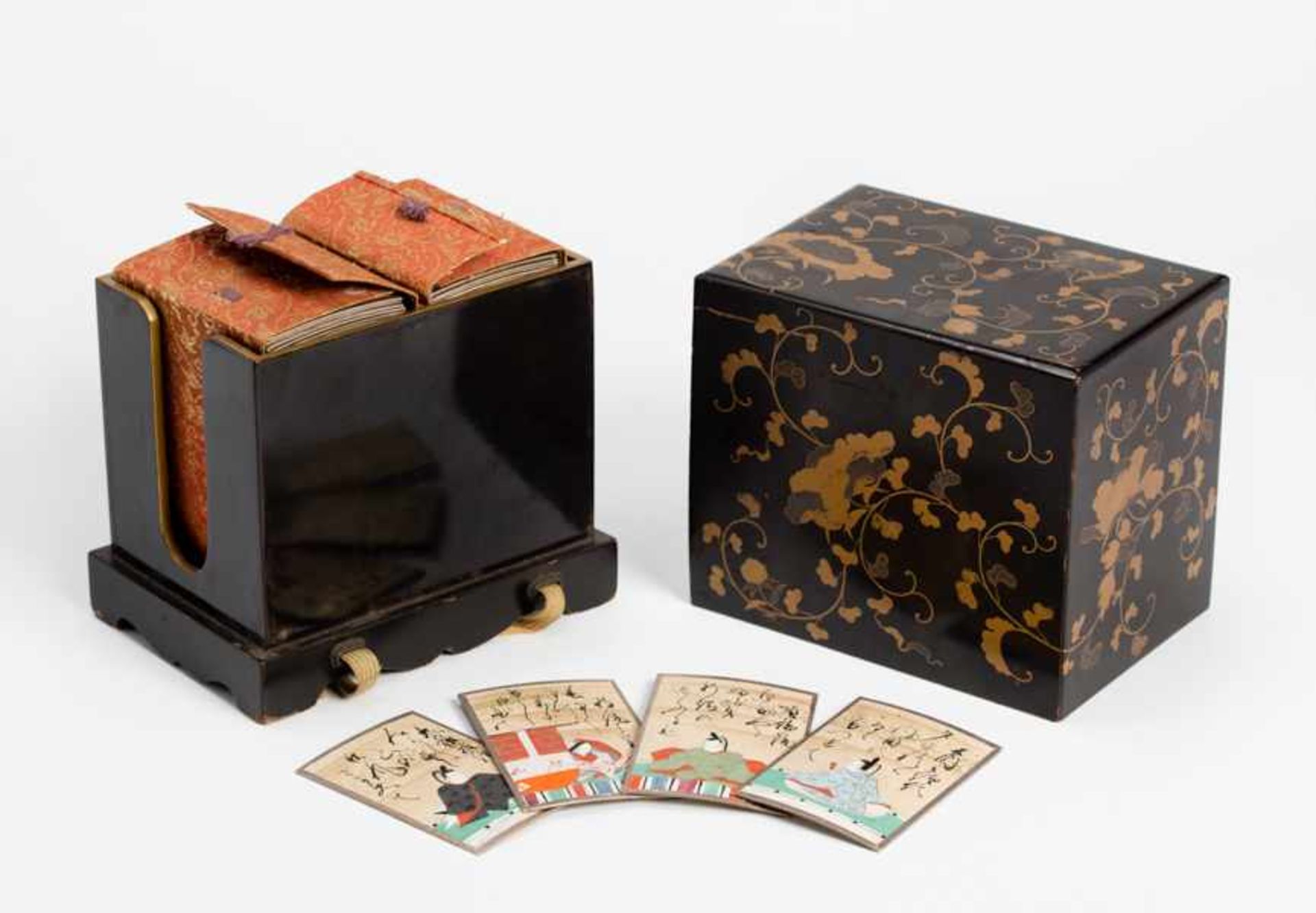 RARE SMALL BOX WITH UTAGARUTA PLAYING CARDS Lacquer, gold, silver and paint. Japan, 19th century