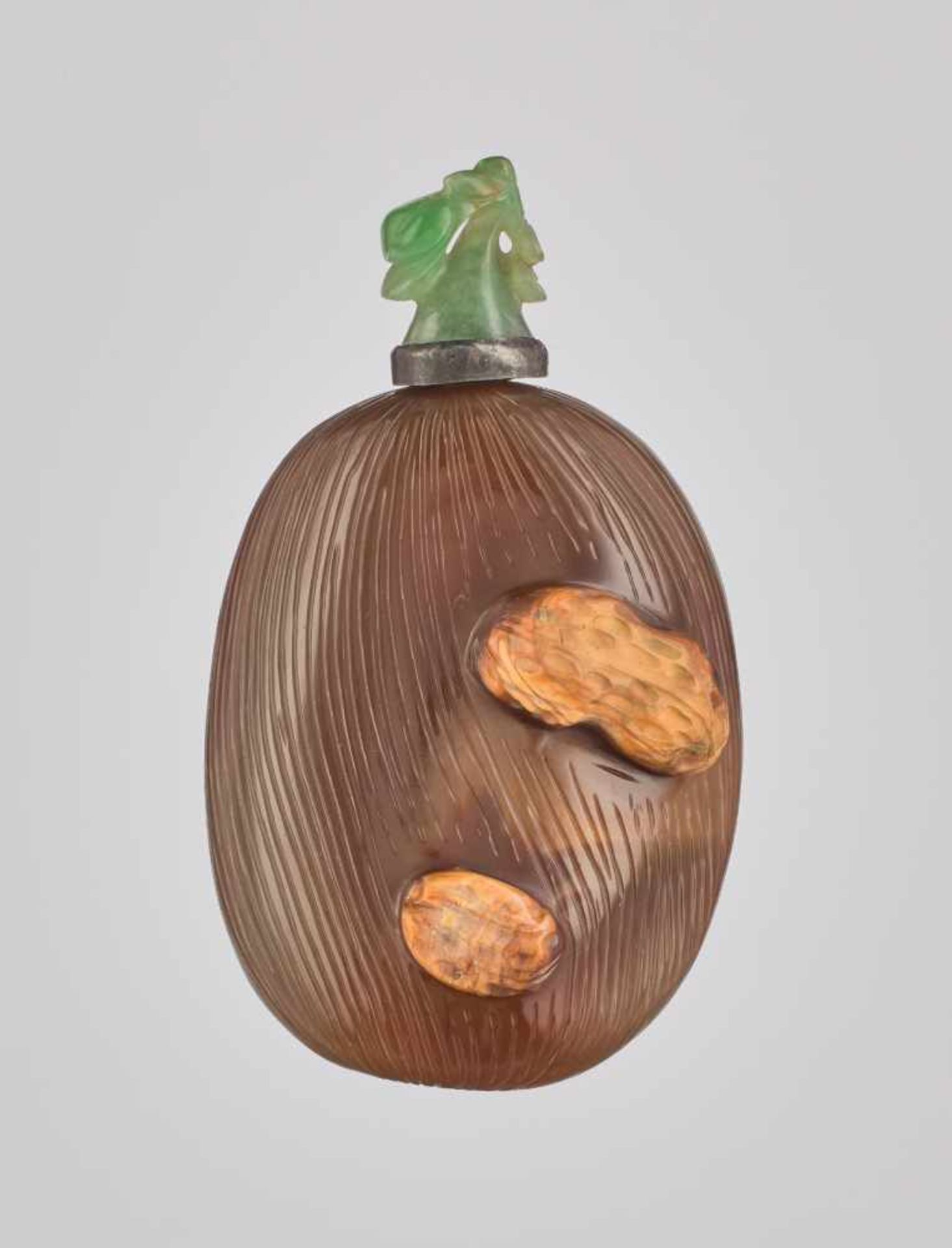 AN AGATE 'PEANUT AND JUJUBE' SNUFF BOTTLE, OFFICIAL SCHOOL, QING DYNASTY Agate, the body with