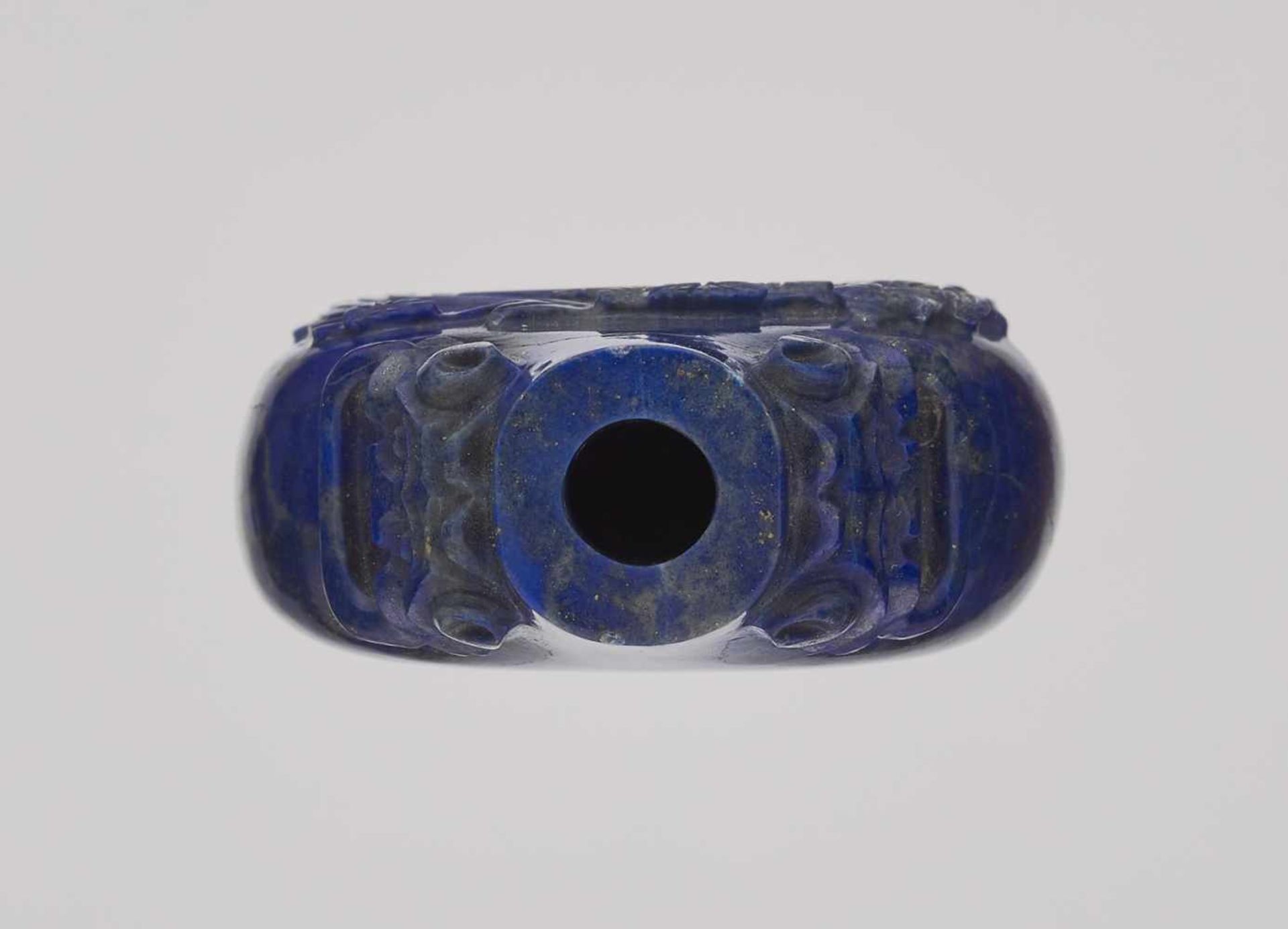 A LAPIS LAZULI ‘CRANE AND TREE’ SNUFF BOTTLE, QING DYNASTY Lapis lazuli of good, intense color, with - Image 5 of 6