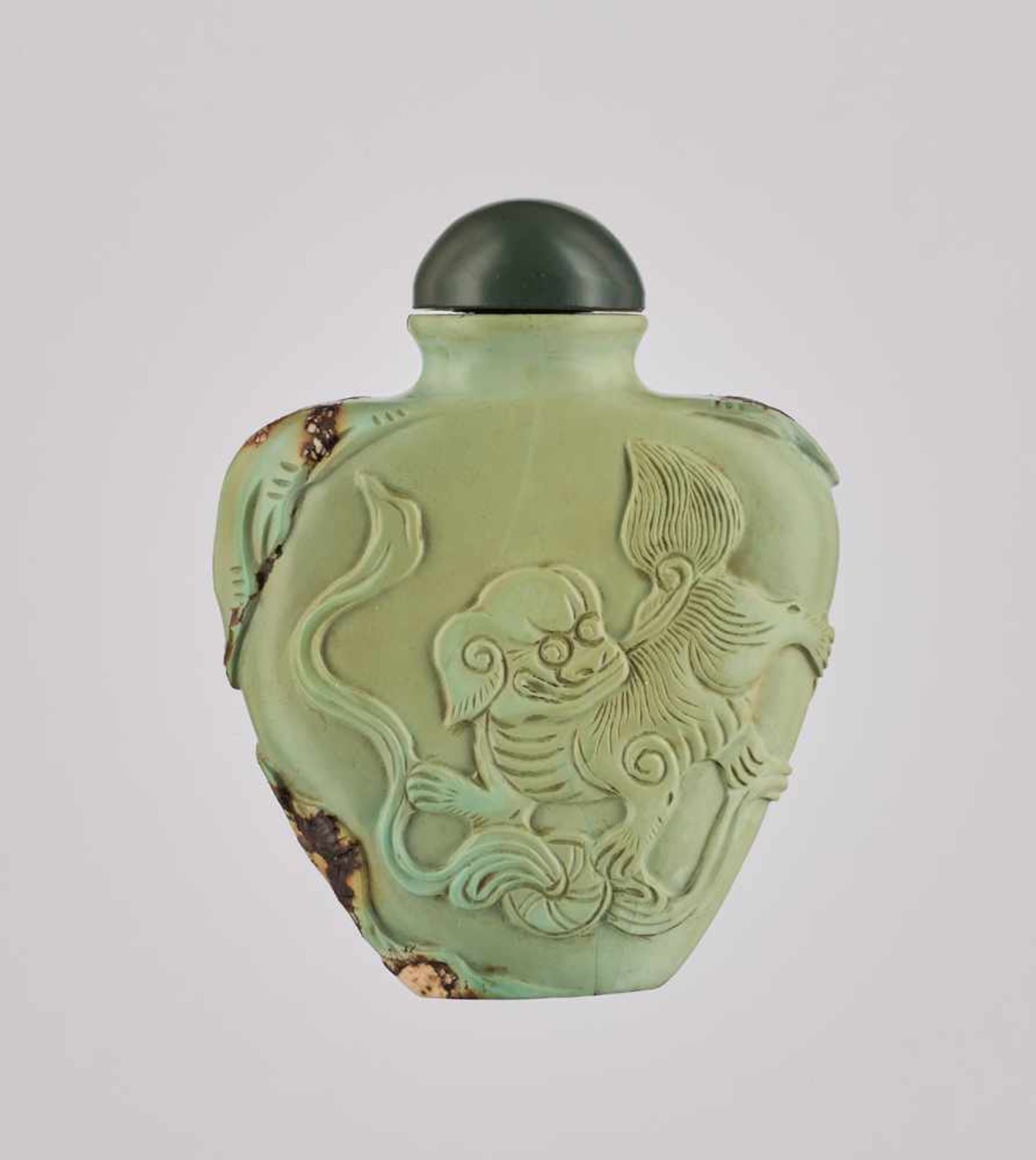 A TURQUOISE MATRIX ‘PLAYING BUDDHIST LIONS’ SNUFF BOTTLE, QING DYNASTY Turquoise of deep greenish