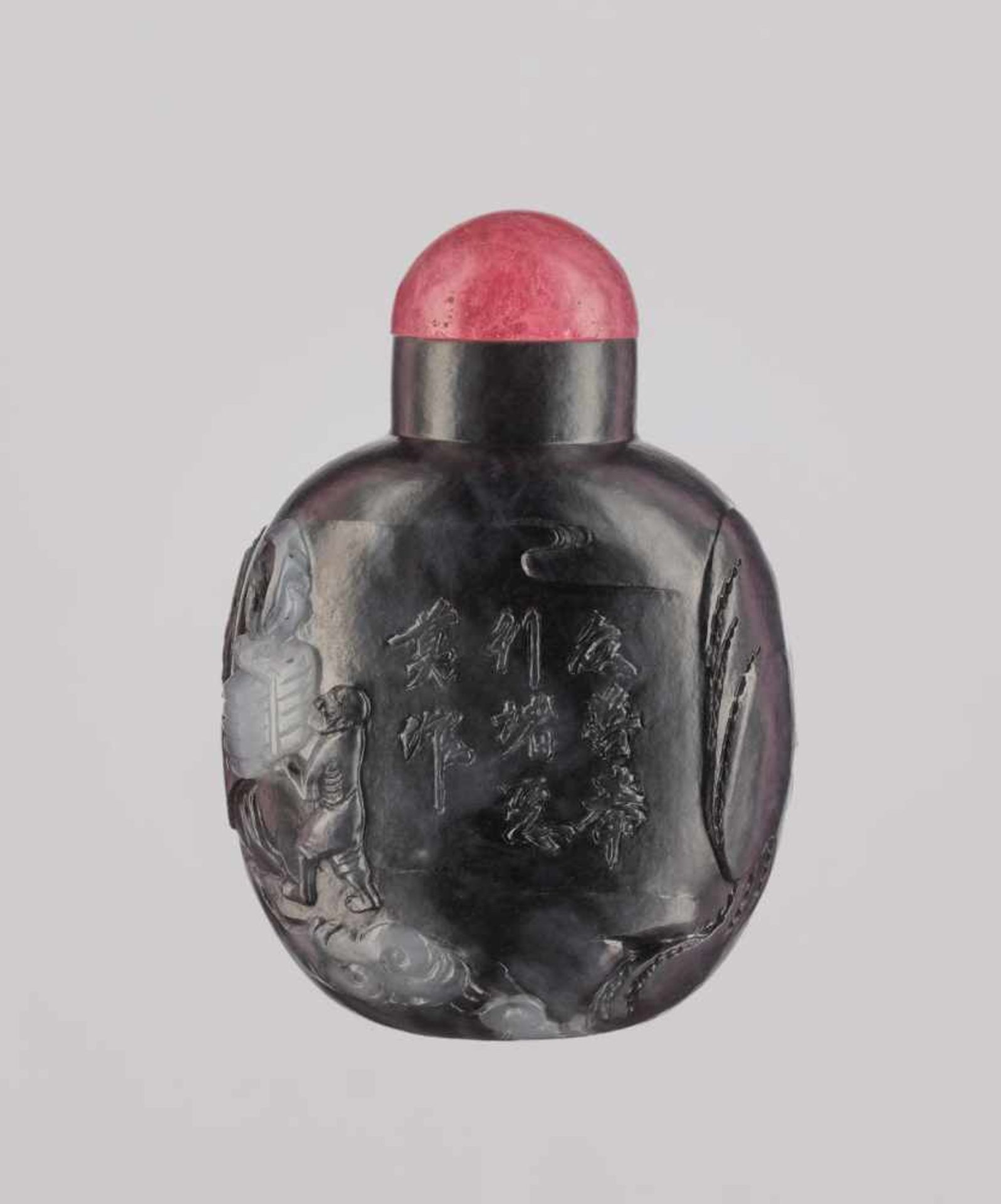 A BLACK AND WHITE ‘ZHONG KUI’ JADE SNUFF BOTTLE, QING DYNASTY Nephrite, carved in high relief, - Image 2 of 6