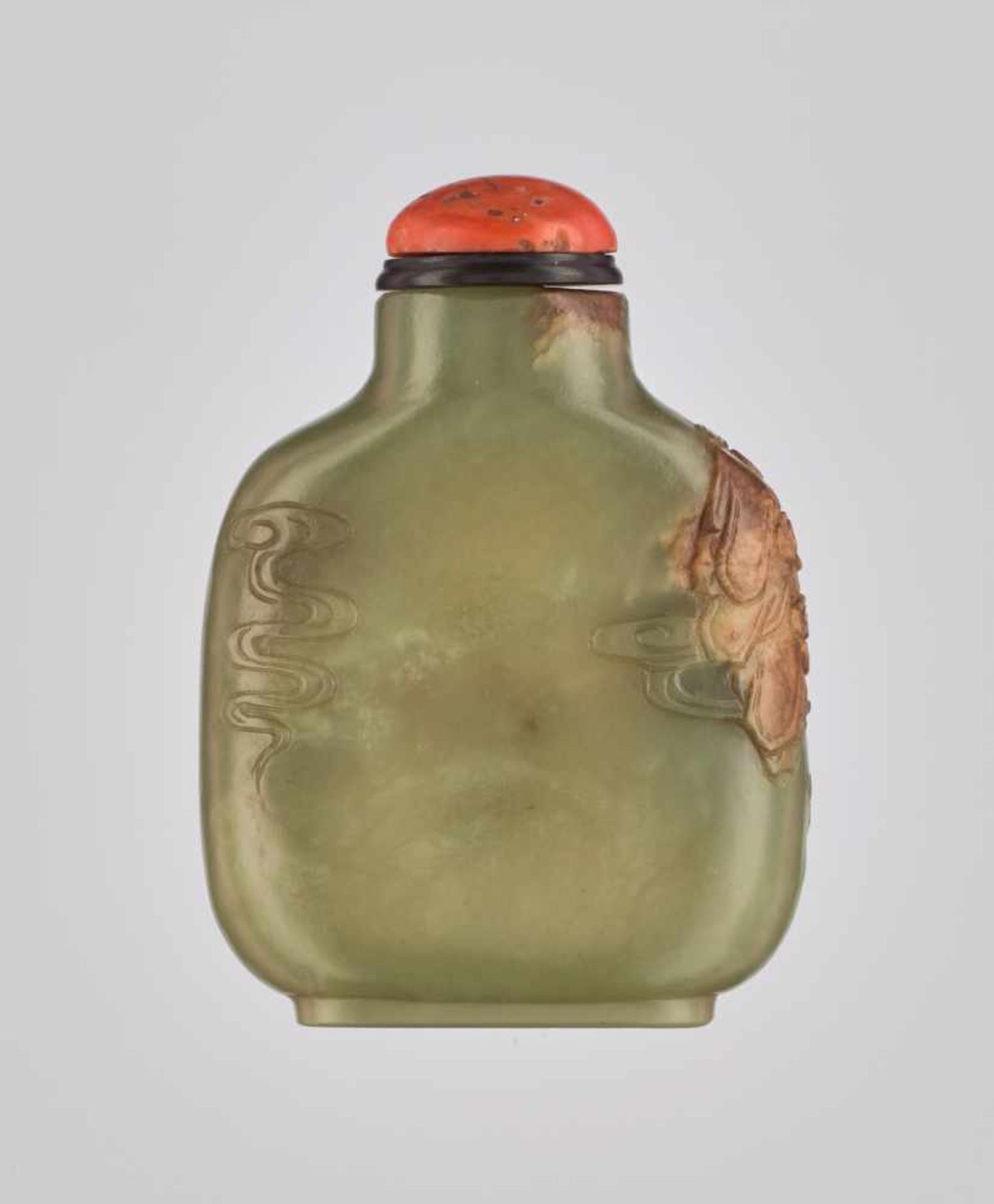 A FINELY CARVED YELLOWISH-GREEN AND RUSSET JADE 'IMMORTAL' SNUFF BOTTLE Nephrite with a natural - Image 2 of 6