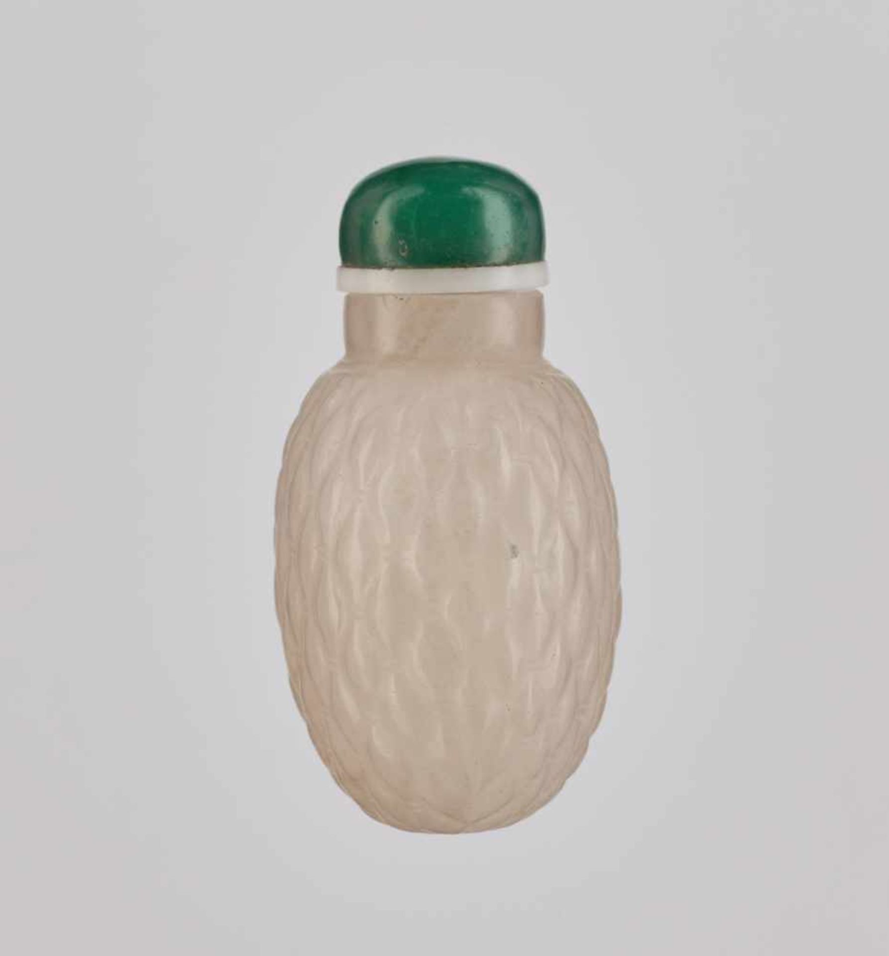 A CARVED CRYSTAL 'BASKETWEAVE' SNUFF BOTTLE, QING DYNASTY Translucent rock crystal, with several - Image 4 of 6