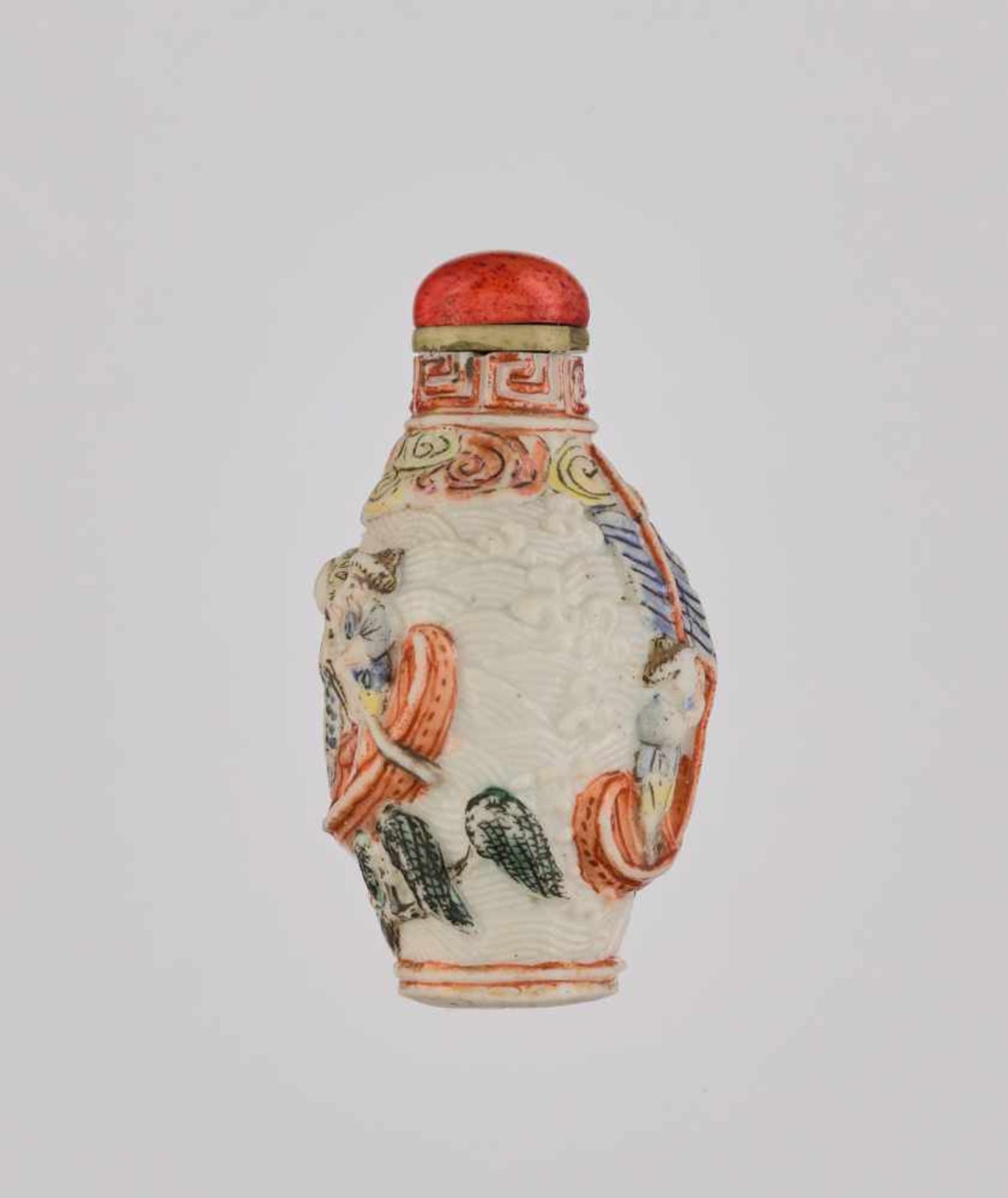 A FAMILLE ROSE MOLDED PORCELAIN SNUFF BOTTLE Molded and carved porcelain in high relief, painted - Image 4 of 6