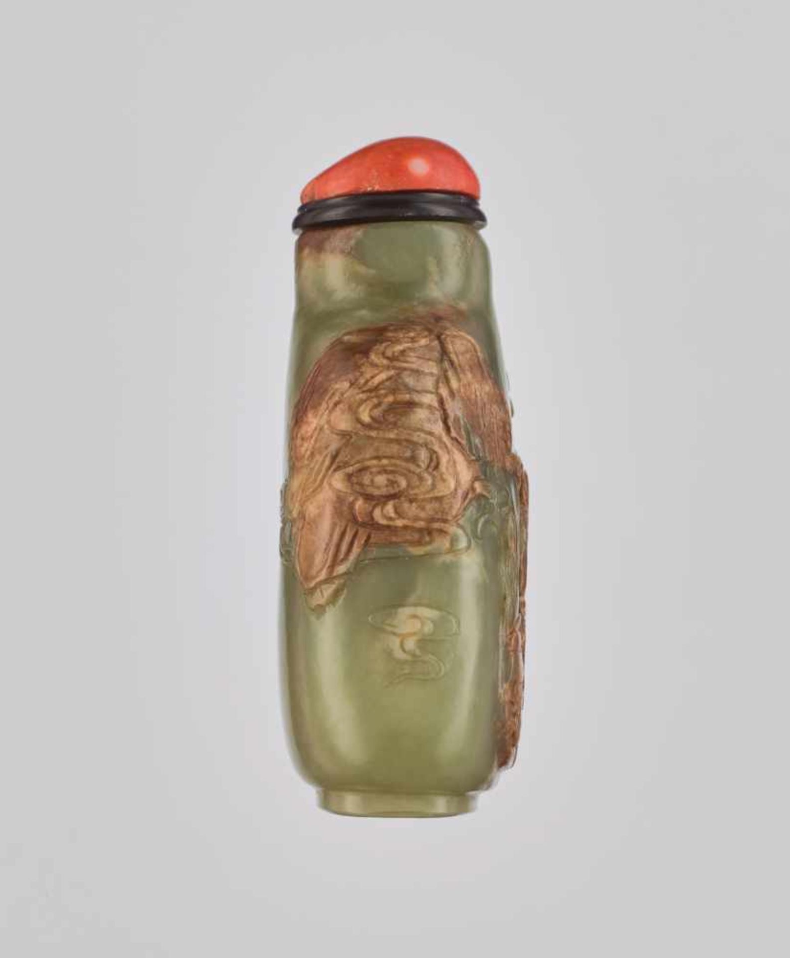 A FINELY CARVED YELLOWISH-GREEN AND RUSSET JADE 'IMMORTAL' SNUFF BOTTLE Nephrite with a natural - Image 3 of 6