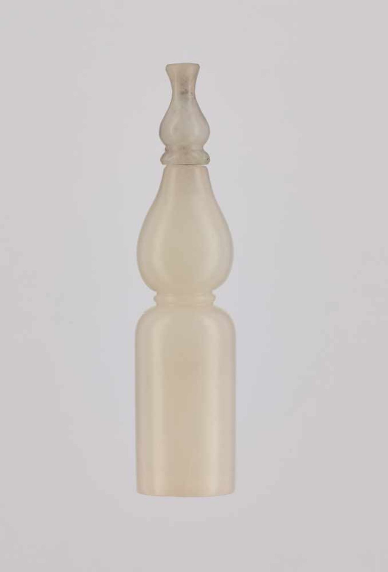 A WHITE JADE SNUFF BOTTLE, CONVERTED FROM A HOOKAH MOUTHPIECE Nephrite of even white color and - Image 4 of 7