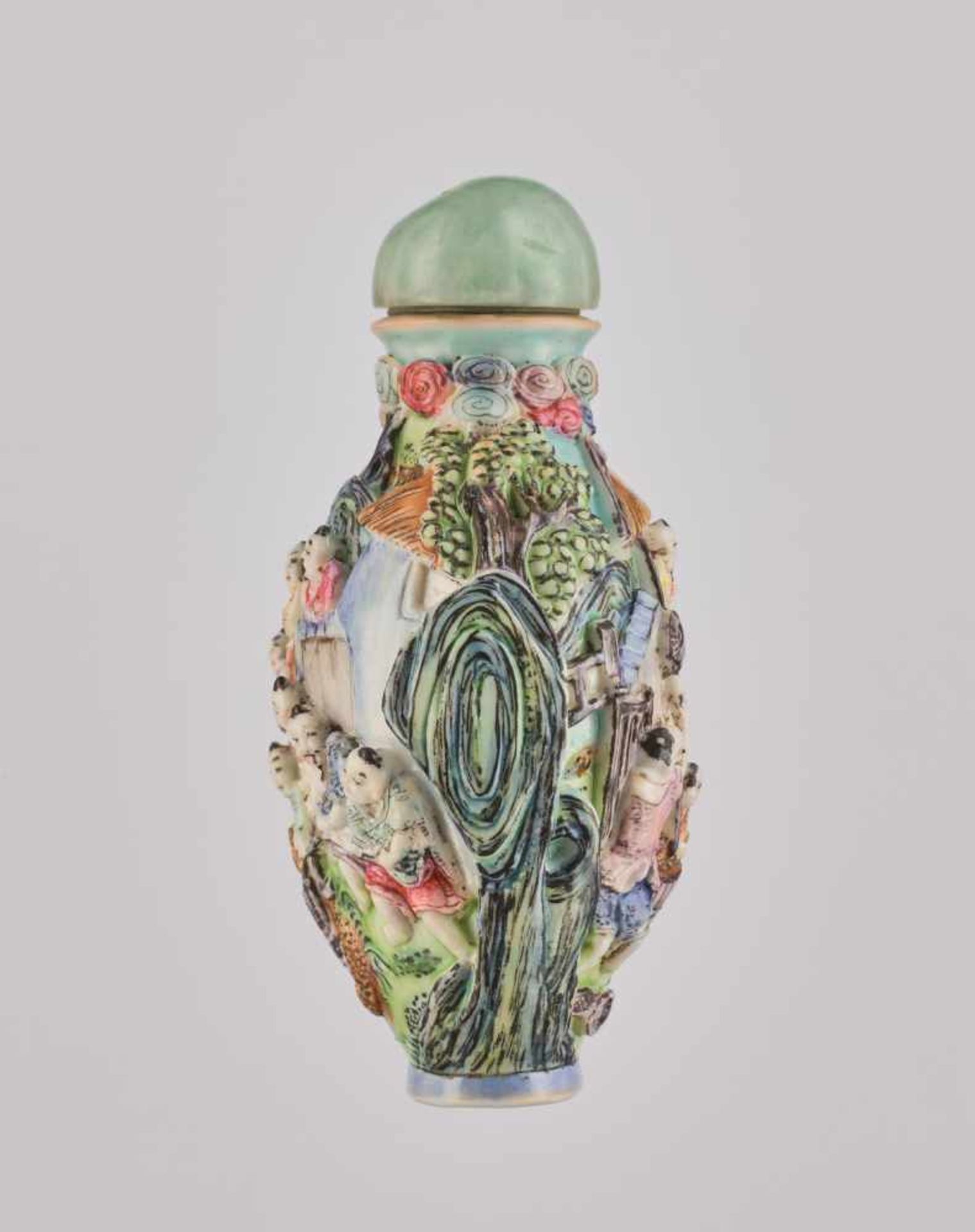 AN UNUSUALLY LARGE AND FINELY MOLDED ‘HARVEST SEASON’ FAMILLE ROSE PORCELAIN SNUFF BOTTLE Molded and - Image 3 of 6