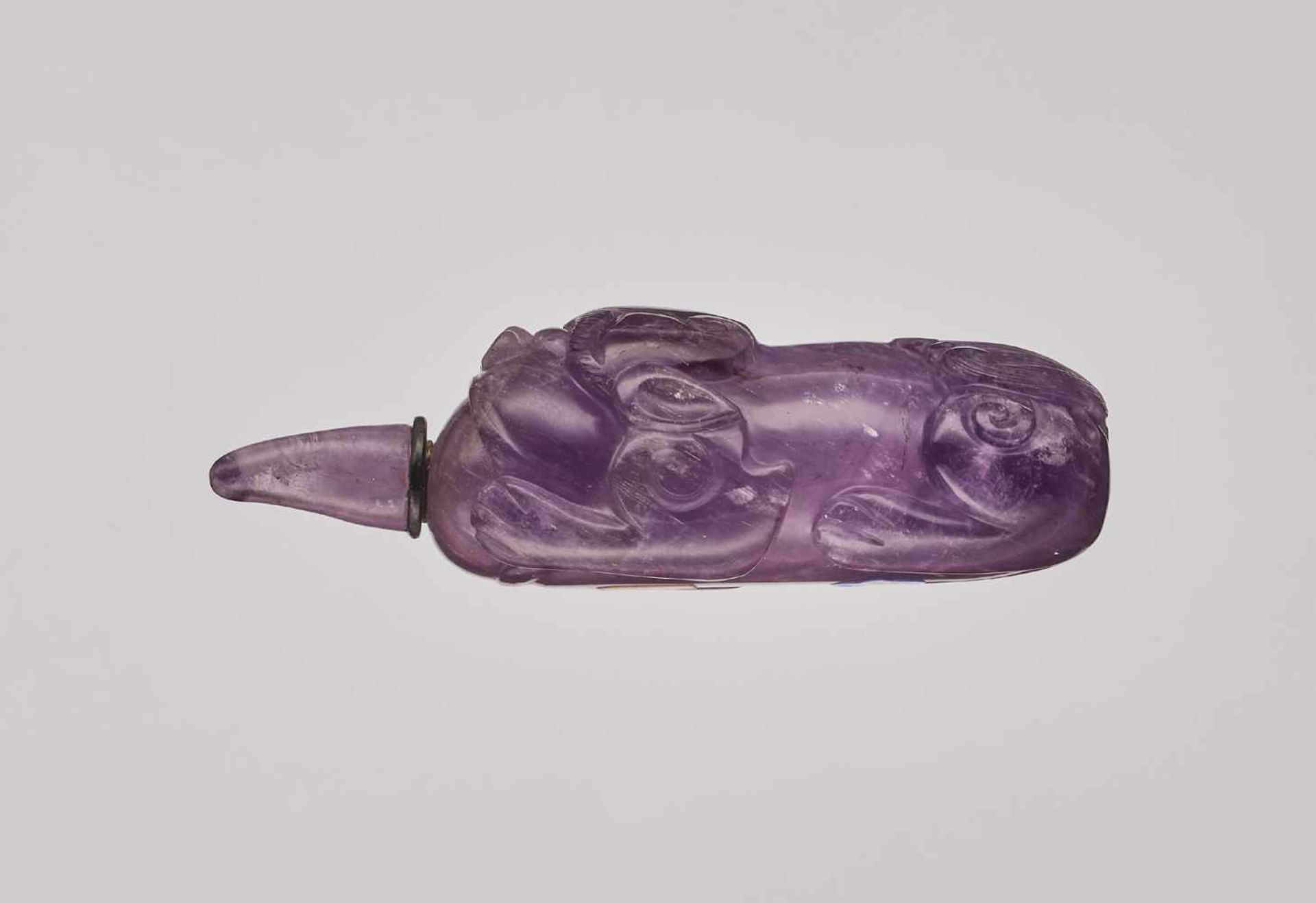 A CARVED AMETHYST AND BROWN CRYSTAL 'BUDDHIST LION' SNUFF BOTTLE Crystal (amethyst and brown - Image 3 of 6