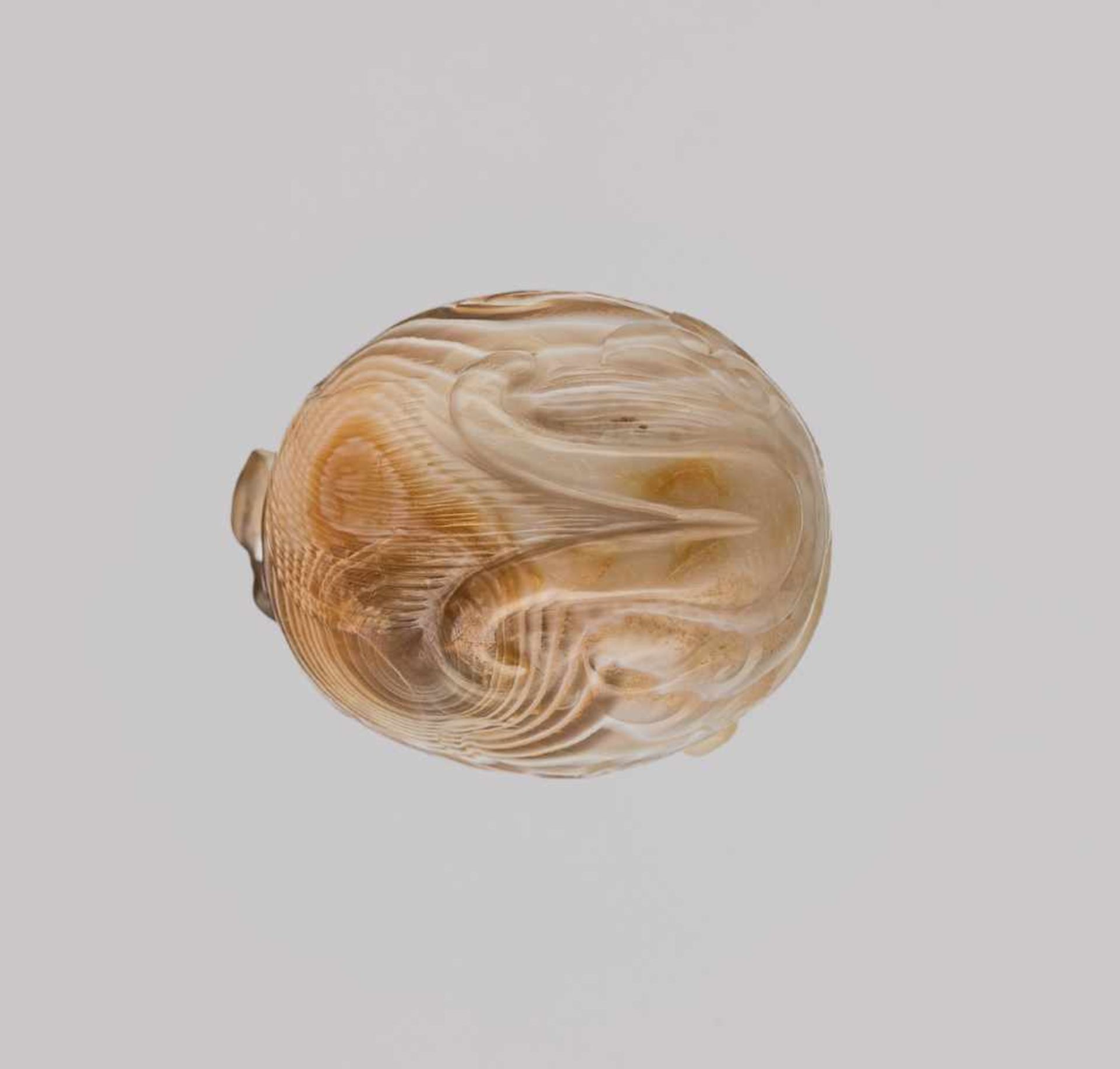 AN UNUSUAL, POSSIBLY IMPERIAL BANDED AGATE 'CHILONG' SNUFF BOTTLE, QING DYNASTY, 1770-1900 Banded - Image 6 of 8