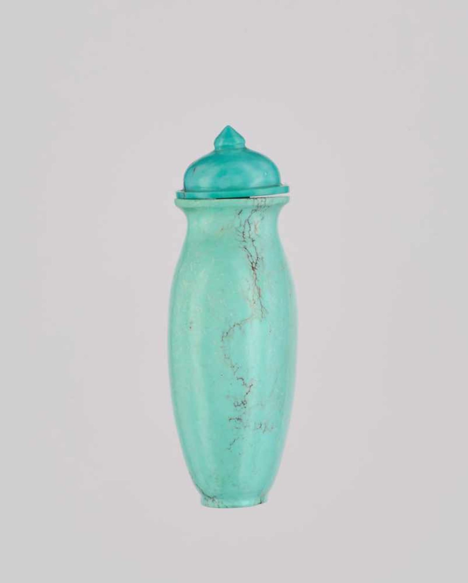 A SMALL PLAIN TURQUOISE SNUFF BOTTLE, QING DYNASTY Bright plain turquoise with few ‘crizzled’ - Image 3 of 6