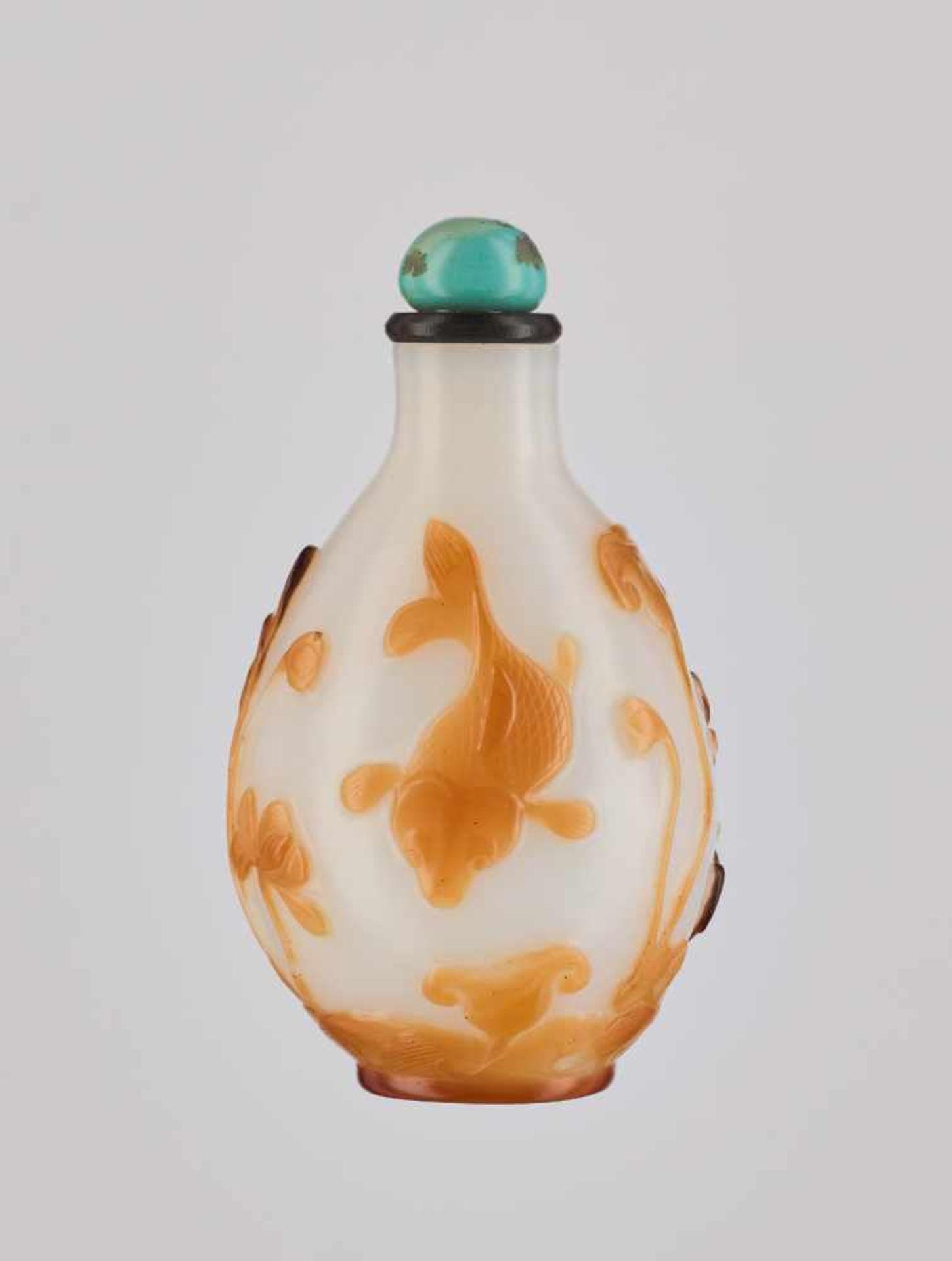 A CARAMEL-YELLOW OVERLAY ‘CARP & LOTUS’ WHITE GLASS SNUFF BOTTLE Carved translucent caramel-yellow - Image 3 of 6