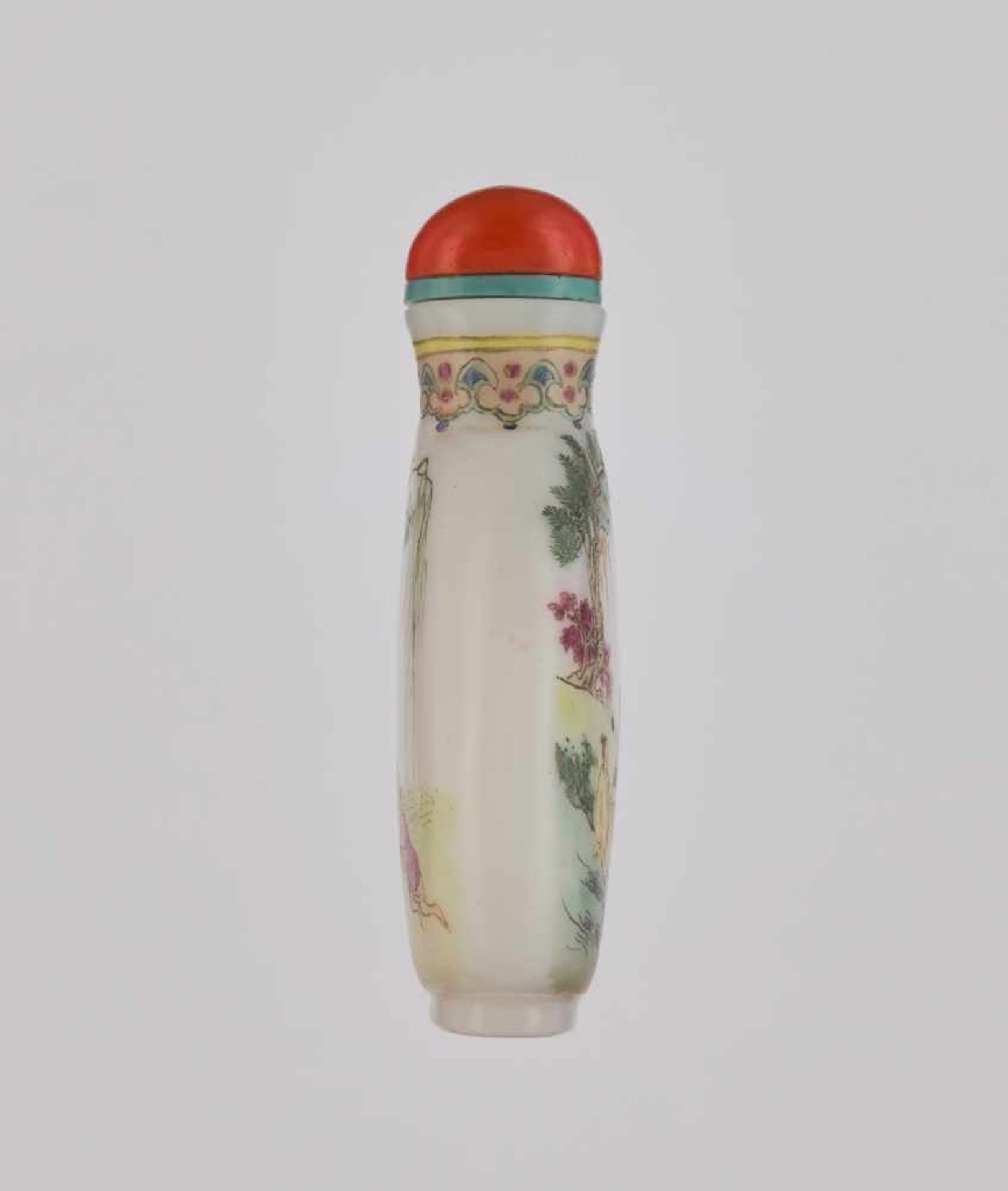 AN ENAMELLED GLASS ‘WEIQI PLAYERS’ SNUFF BOTTLE, YANGZHOU SCHOOL, SEAL MARK AND PERIOD OF QIANLONG - Image 4 of 6