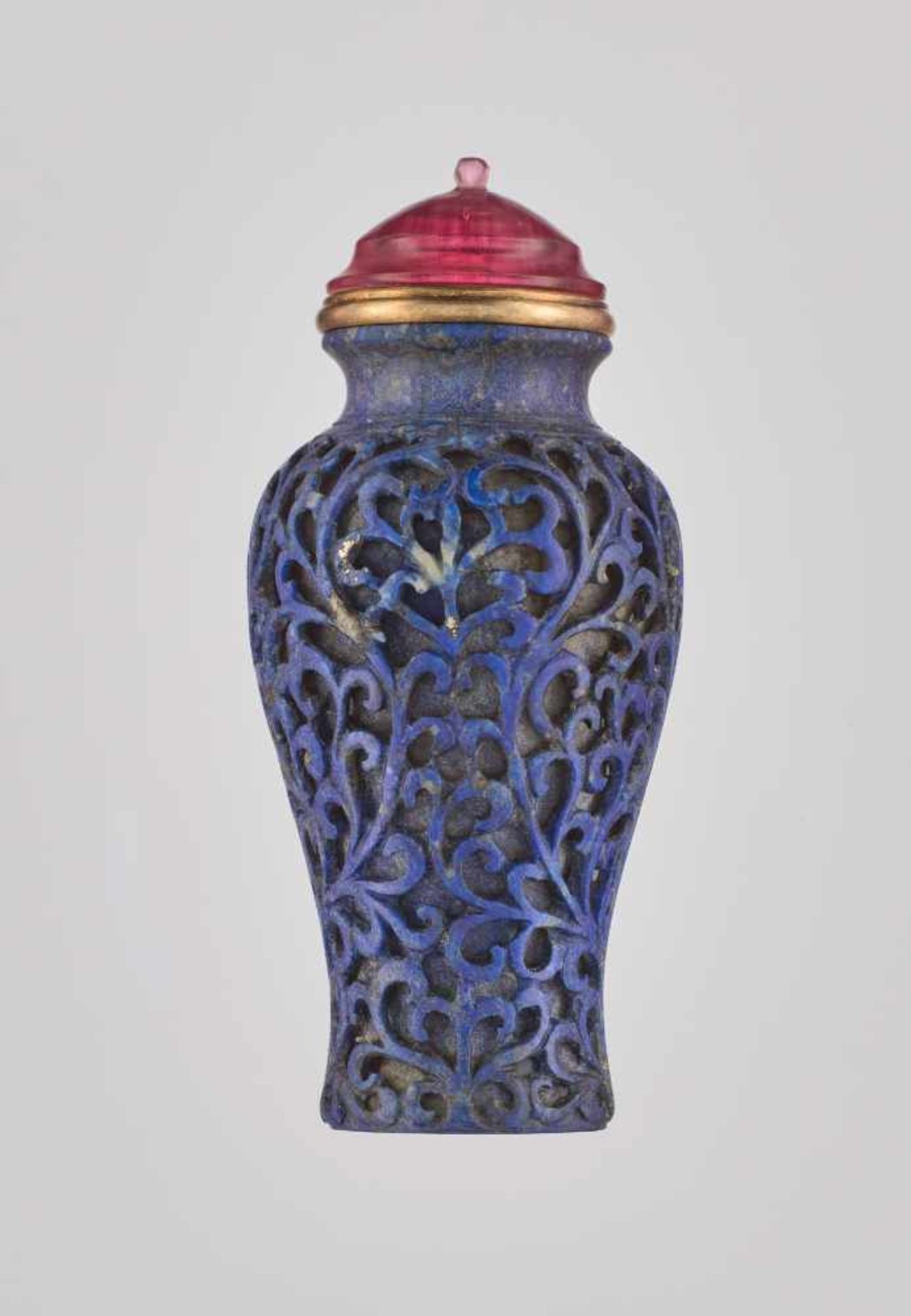 AN UNUSUAL MUGHAL-STYLE ‘TRELLIS’ LAPIS LAZULI SNUFF BOTTLE, MEIPING-FORM The stone with a layer