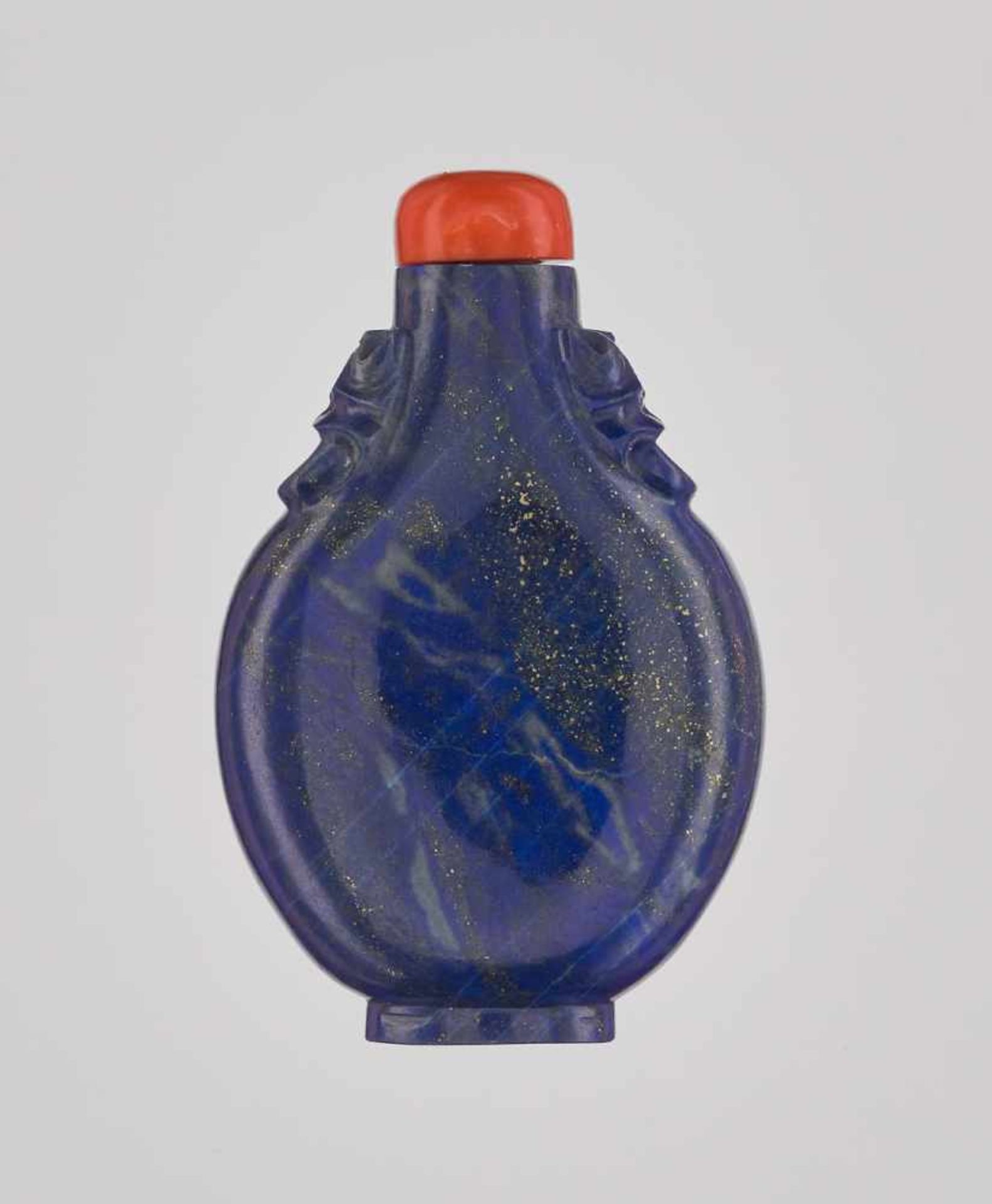 A LAPIS LAZULI ‘CRANE AND TREE’ SNUFF BOTTLE, QING DYNASTY Lapis lazuli of good, intense color, with - Image 2 of 6