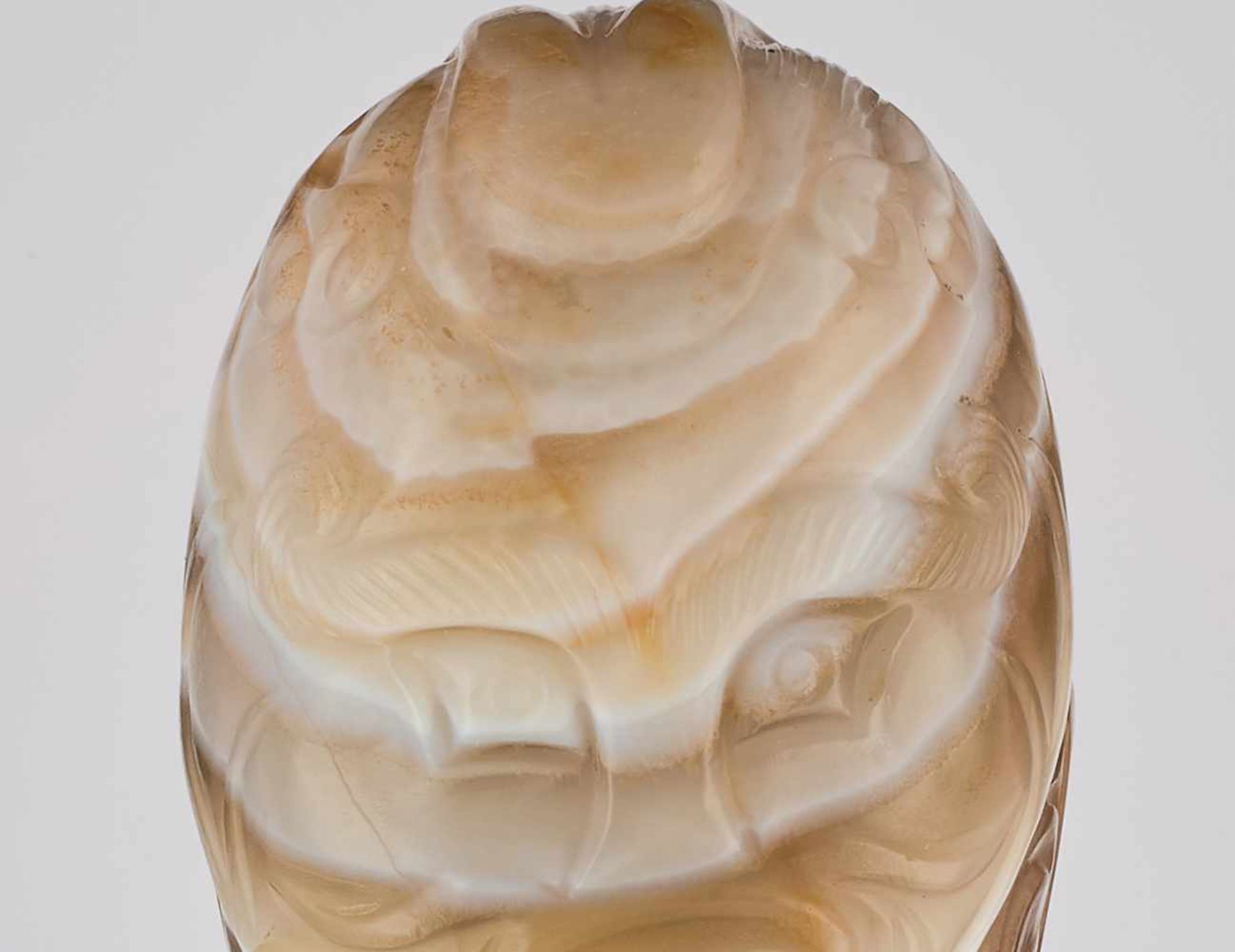 AN UNUSUAL, POSSIBLY IMPERIAL BANDED AGATE 'CHILONG' SNUFF BOTTLE, QING DYNASTY, 1770-1900 Banded - Image 8 of 8