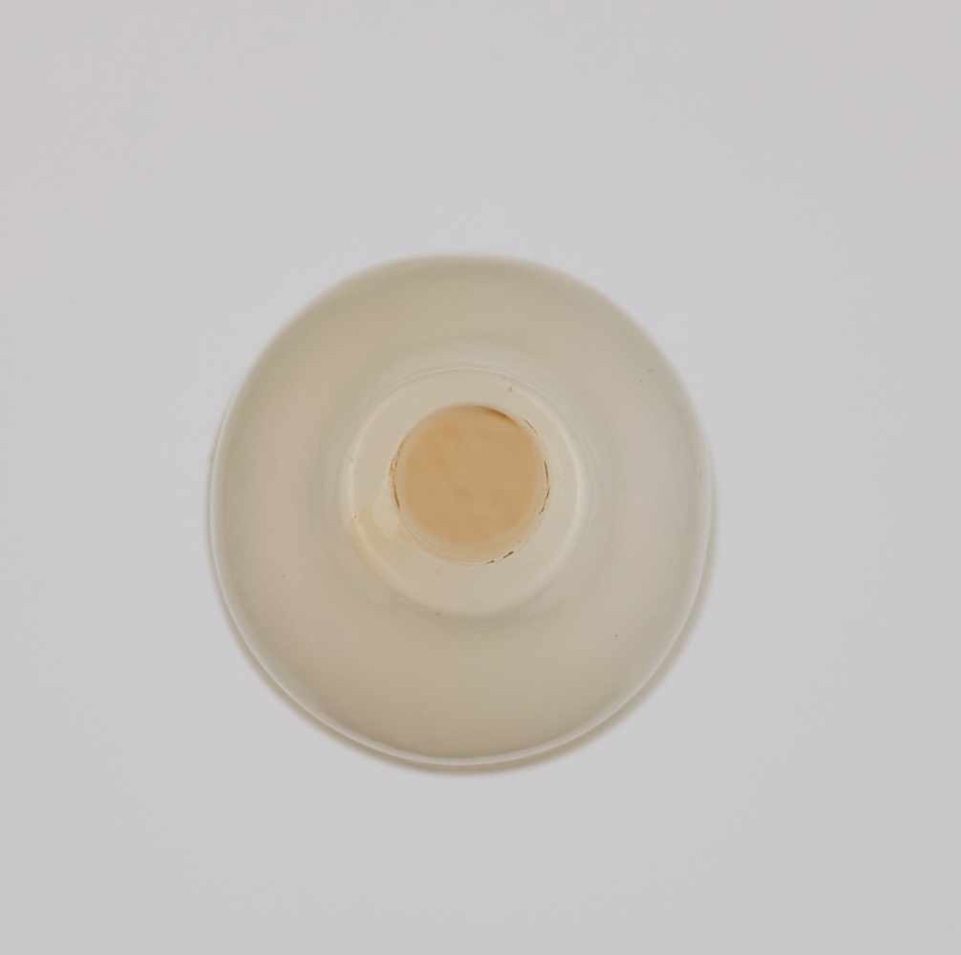 A WHITE JADE SNUFF BOTTLE, CONVERTED FROM A HOOKAH MOUTHPIECE Nephrite of even white color and - Image 5 of 7