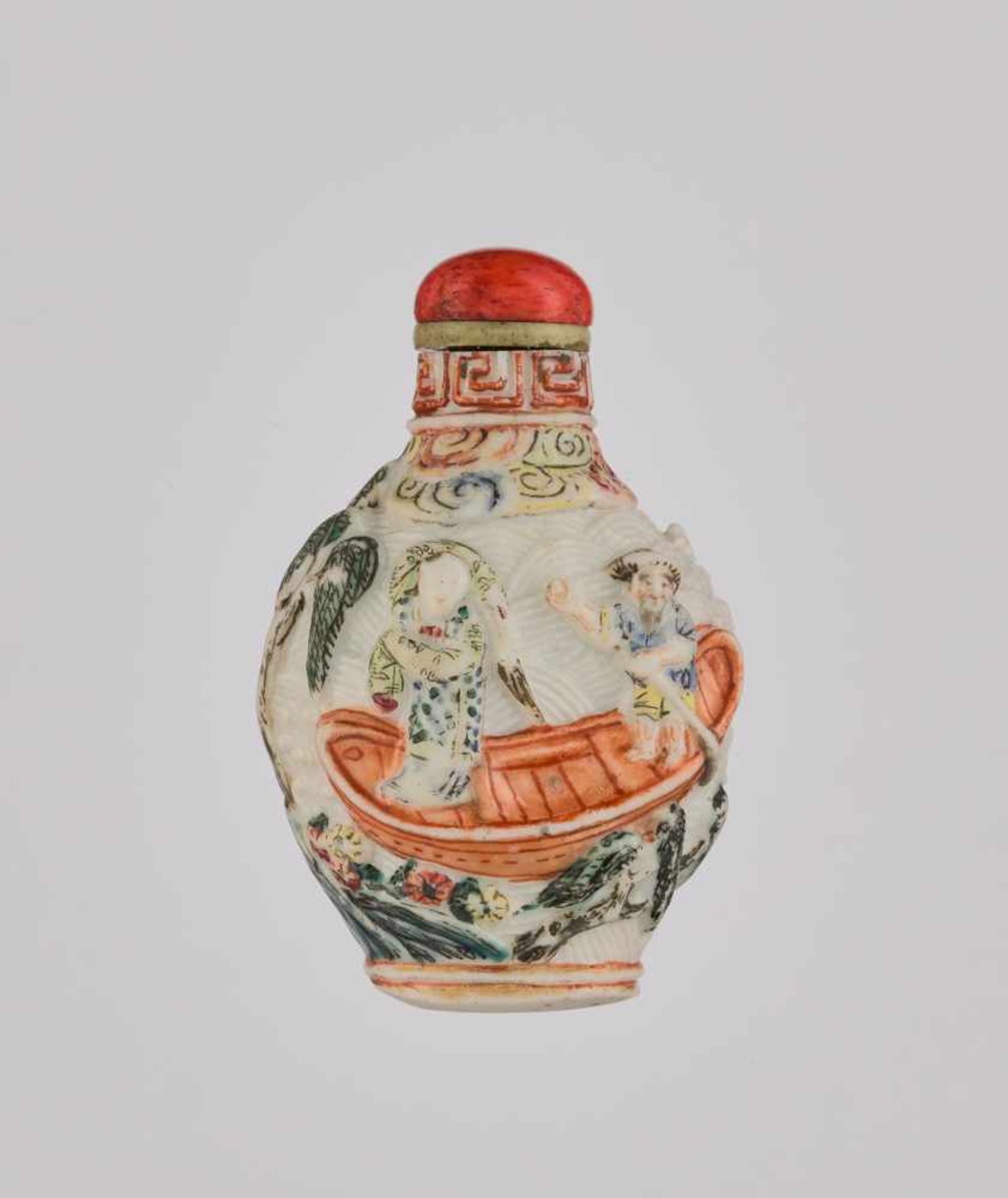 A FAMILLE ROSE MOLDED PORCELAIN SNUFF BOTTLE Molded and carved porcelain in high relief, painted - Image 2 of 6
