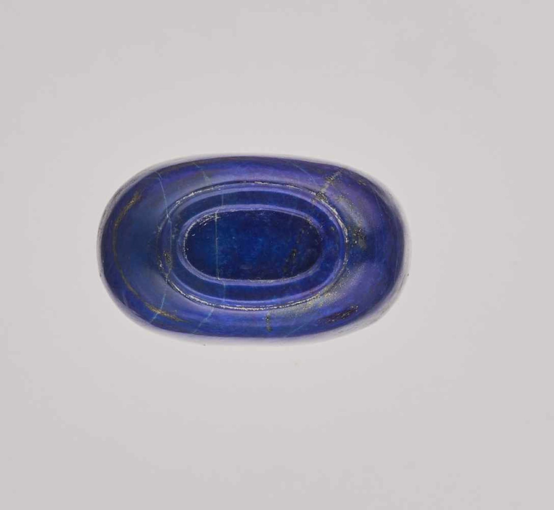 A LAPIS LAZULI SNUFF BOTTLE, QING DYNASTY Carved Lapis lazuli with a good patina and smooth - Image 6 of 6