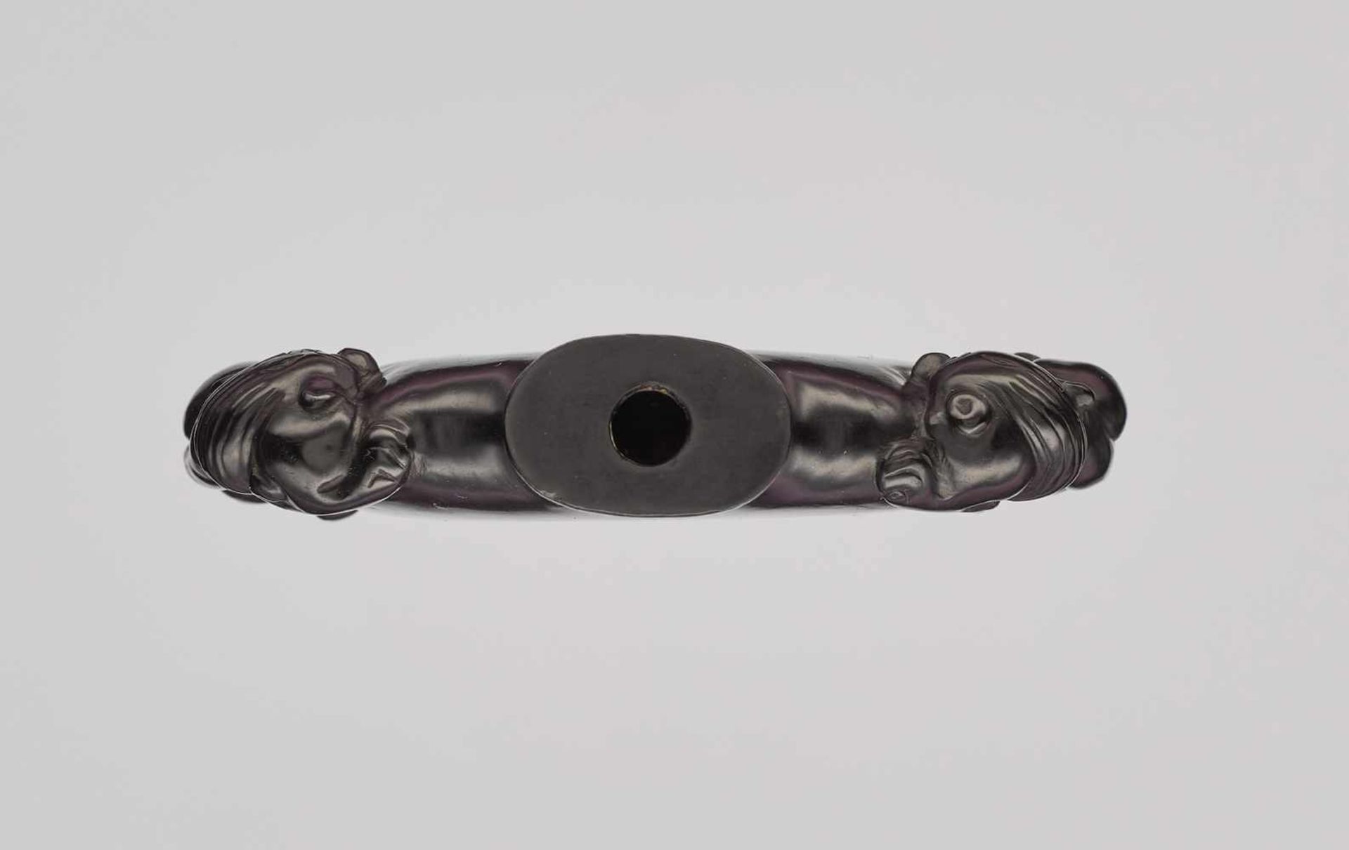 A JET ‘CHILONG’ SNUFF BOTTLE, QING DYNASTY, 18TH - 19TH CENTURY Carved and polished black jet of - Image 6 of 7