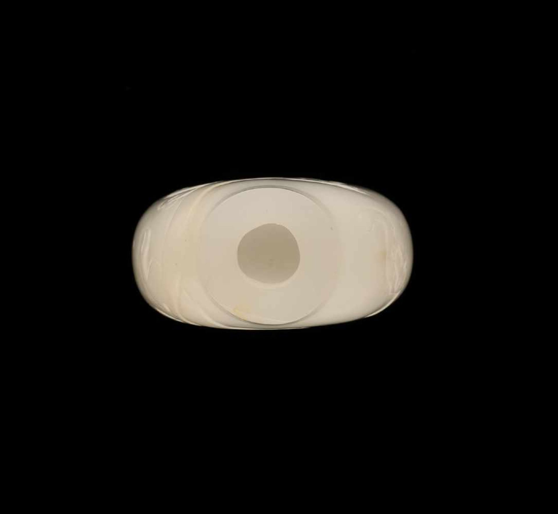 A WHITE JADE ‘CHILONG’ SNUFF BOTTLE, POSSIBLY PALACE WORKSHOPS, QIANLONG / JIAQING PERIOD White jade - Image 5 of 7