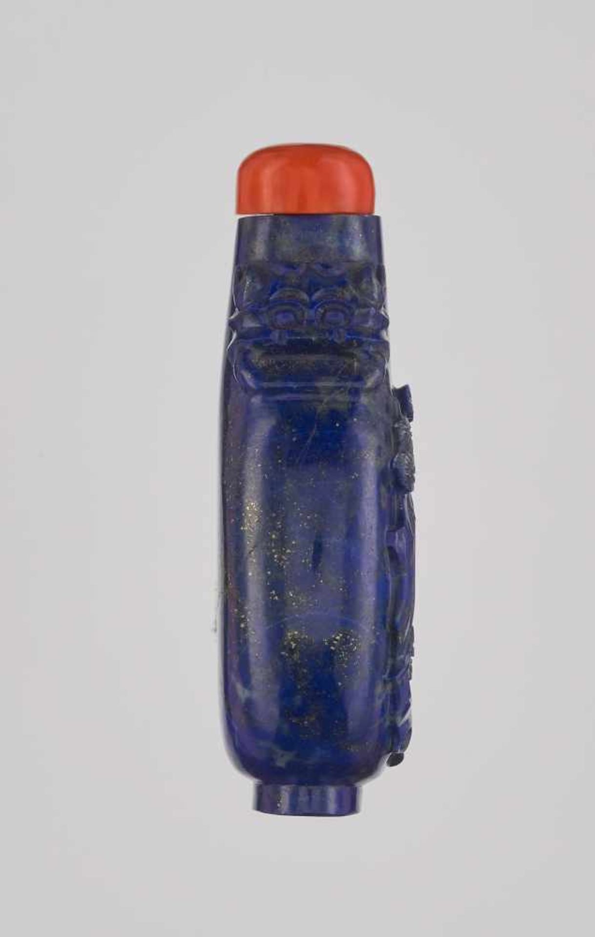 A LAPIS LAZULI ‘CRANE AND TREE’ SNUFF BOTTLE, QING DYNASTY Lapis lazuli of good, intense color, with - Image 4 of 6