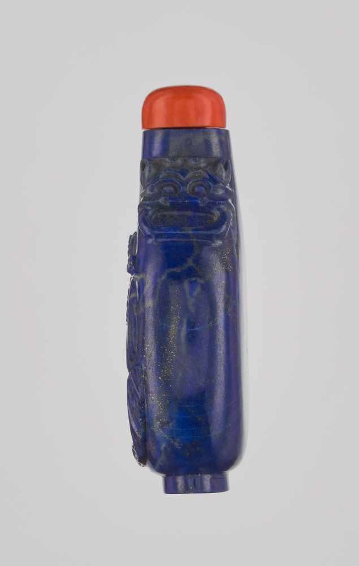 A LAPIS LAZULI ‘CRANE AND TREE’ SNUFF BOTTLE, QING DYNASTY Lapis lazuli of good, intense color, with - Image 3 of 6